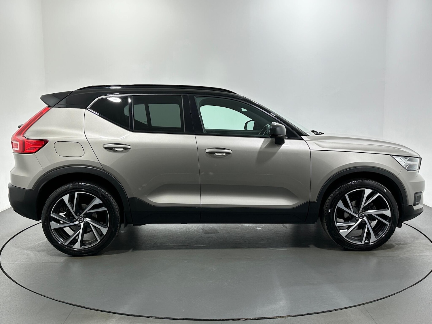 Used Volvo XC40 2022 for sale - 76878472: Photo 9