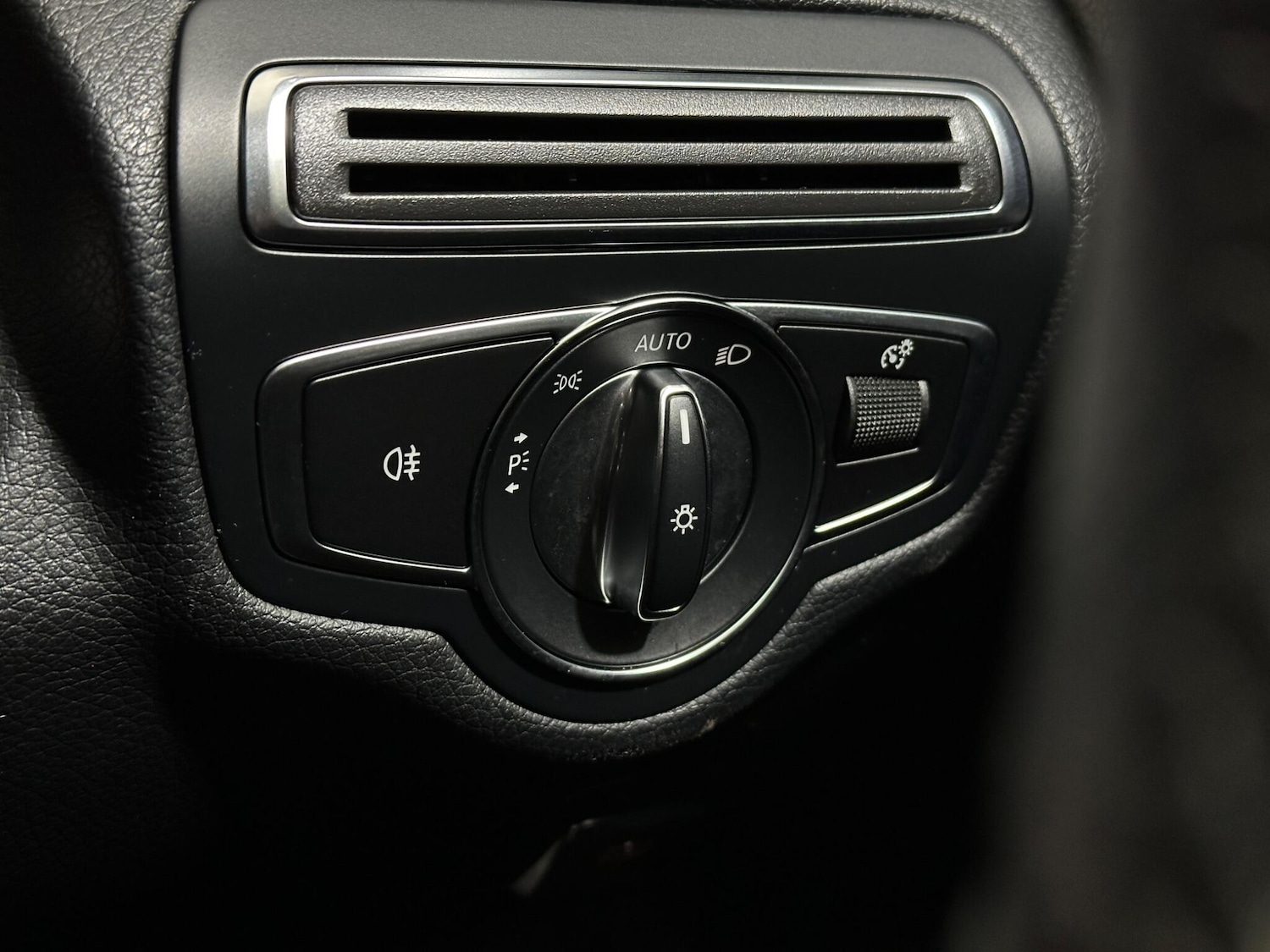 Used Mercedes-Benz C Class 2018 for sale - 77162905: Photo 17