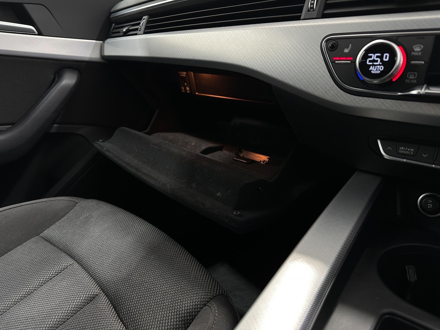 Used Audi A4 Avant for sale - 77424930: Photo 28