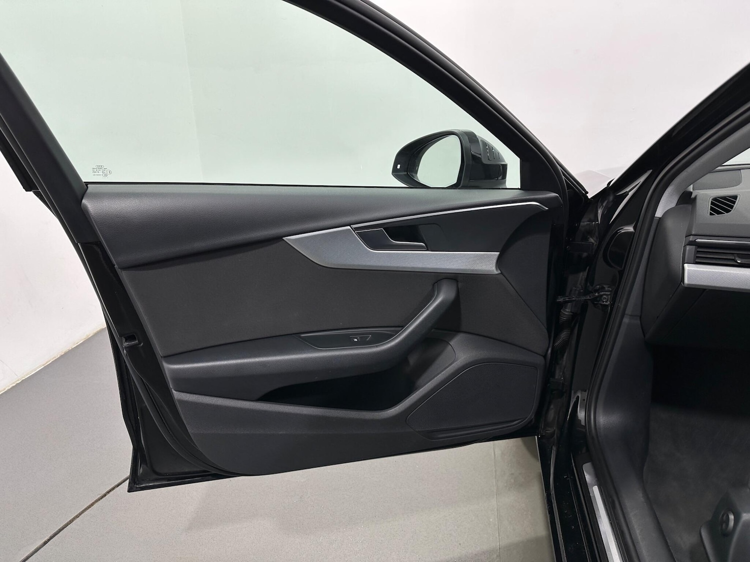 Used Audi A4 Avant for sale - 77424930: Photo 37