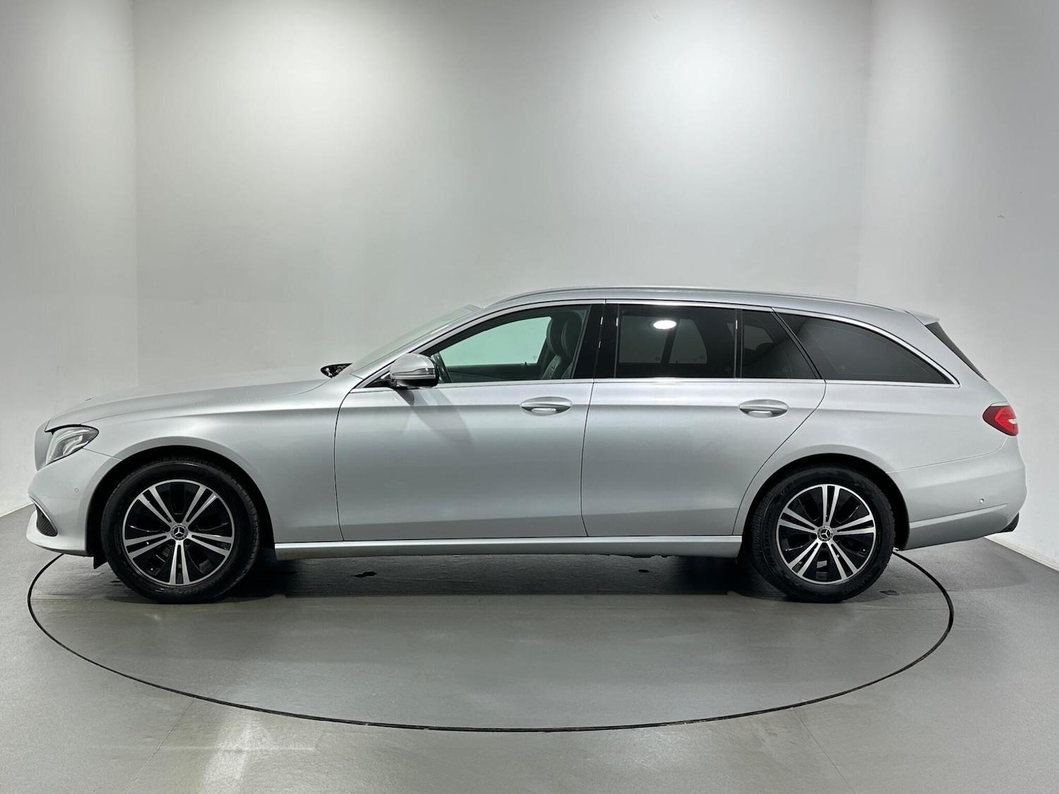 Used Mercedes-Benz E Class 2020 for sale - 76953220: Photo 5