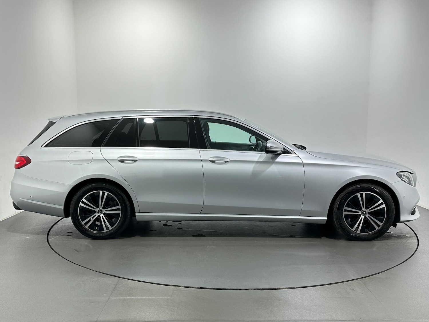 Used Mercedes-Benz E Class 2020 for sale - 76953220: Photo 9