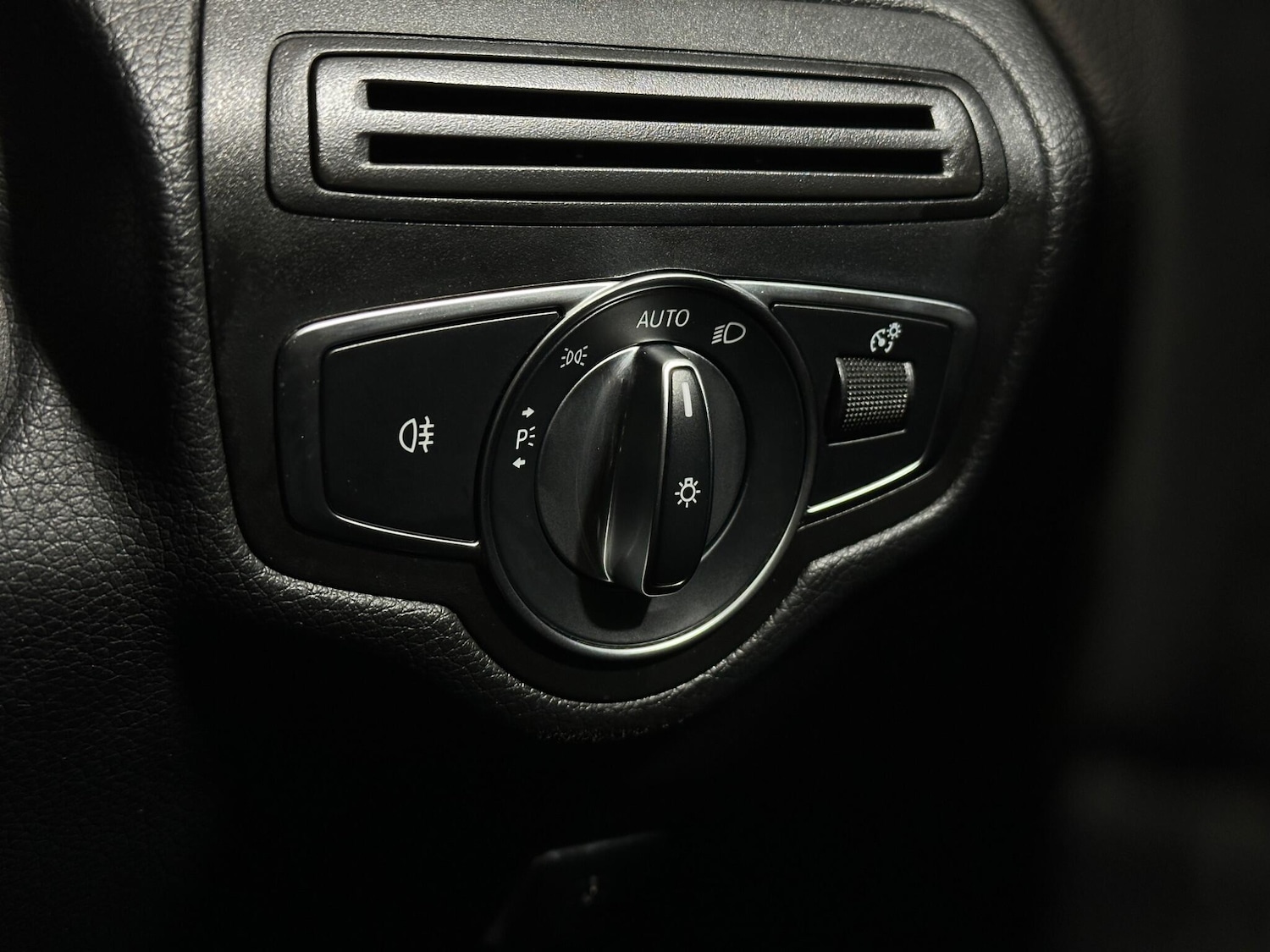 Used Mercedes-Benz GLC 2019 for sale - 76976616: Photo 17