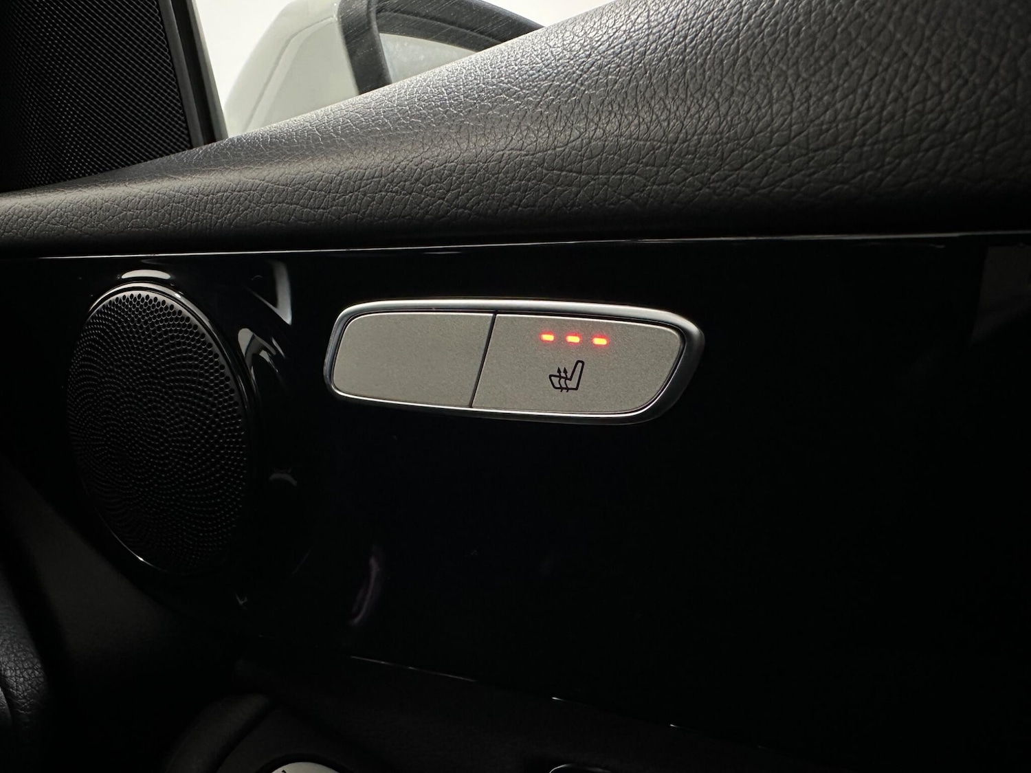 Used Mercedes-Benz GLC 2019 for sale - 76976616: Photo 18