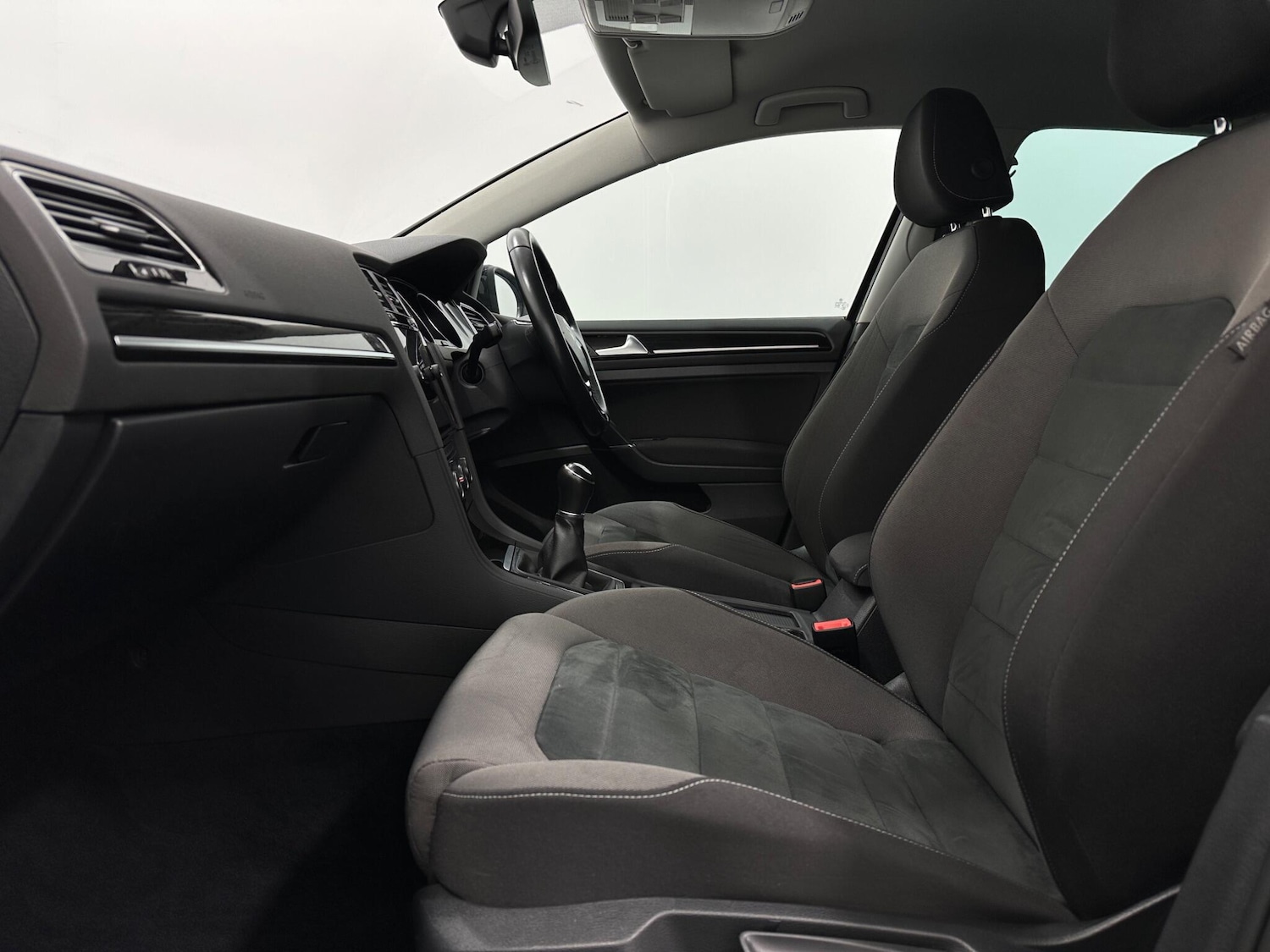 Used Volkswagen Golf 2018 for sale - 76878632: Photo 34