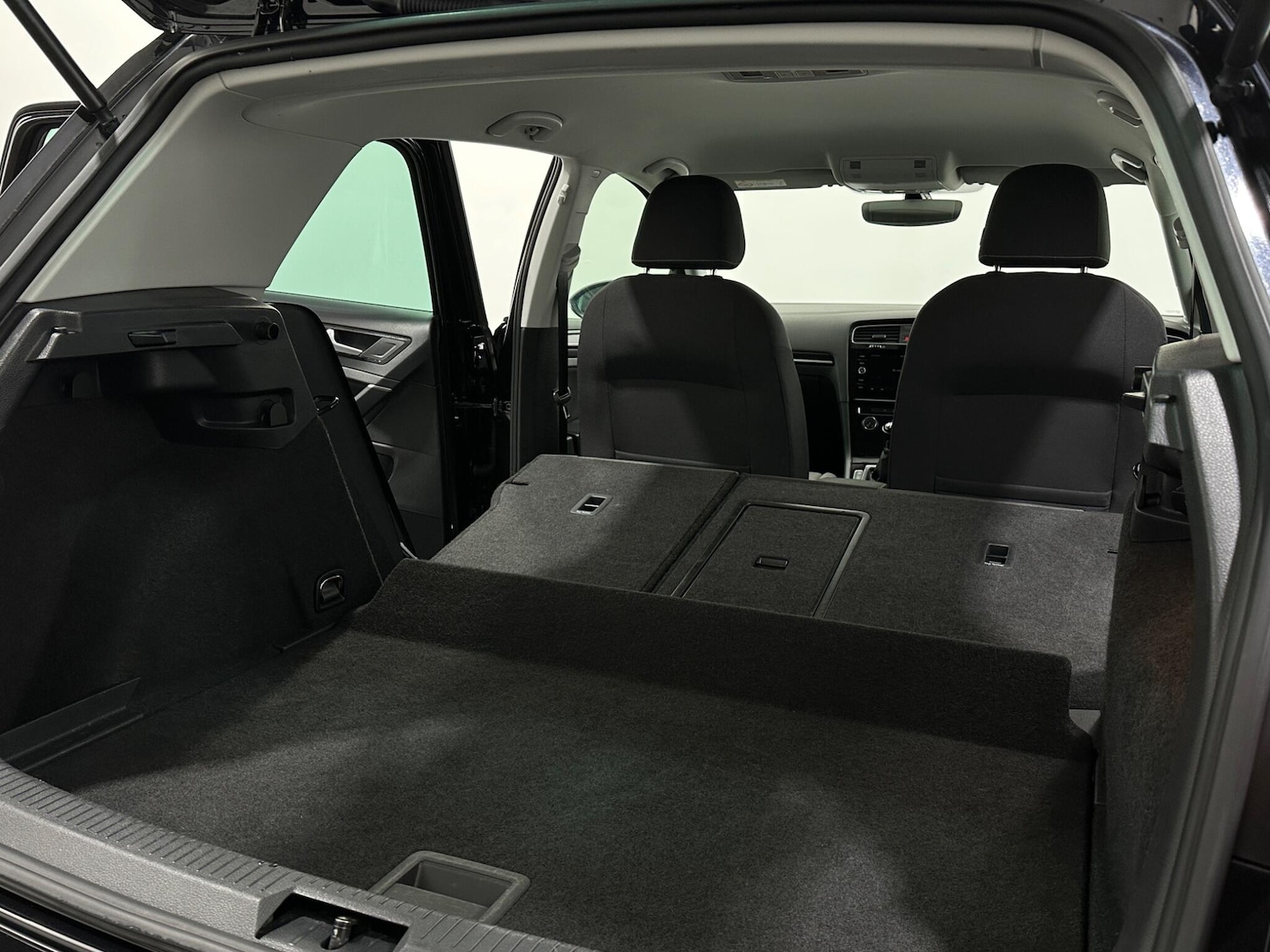 Used Volkswagen Golf 2018 for sale - 76878632: Photo 44