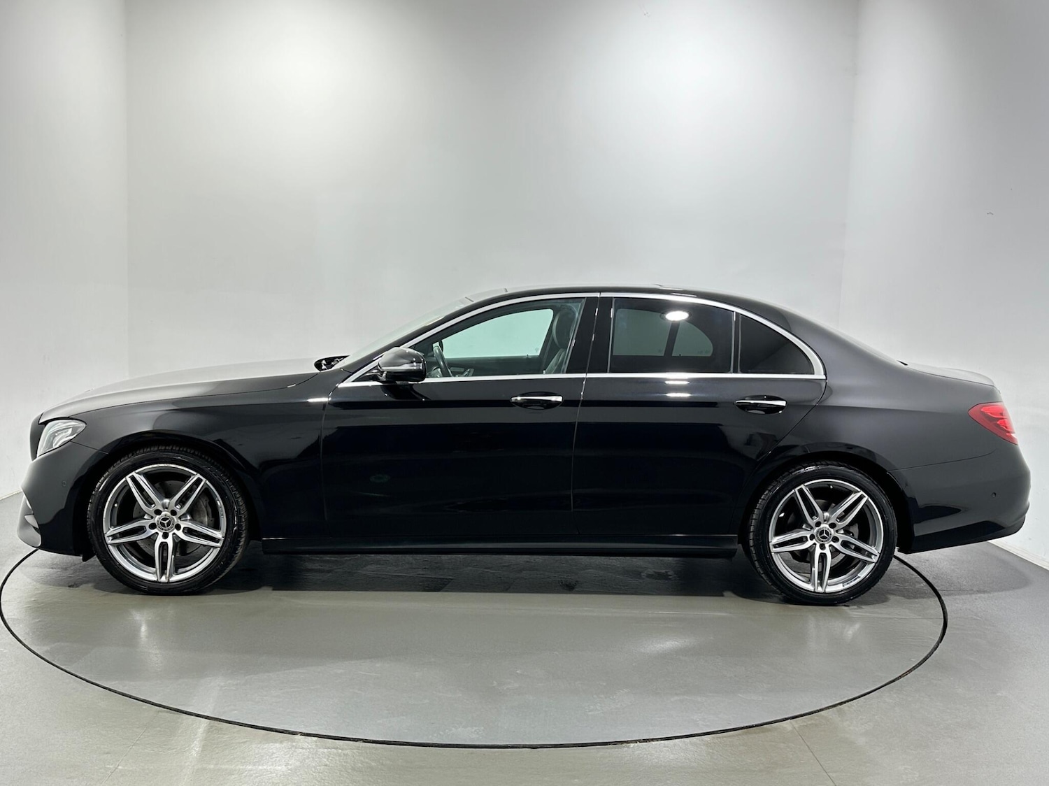 Used Mercedes-Benz E Class 2019 for sale - 77400768: Photo 5