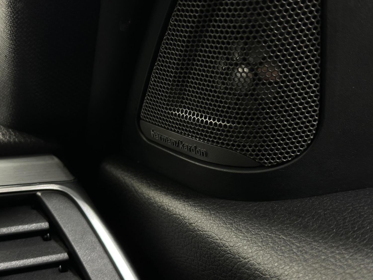 Used BMW 3 Series 2018 for sale - 76878652: Photo 16