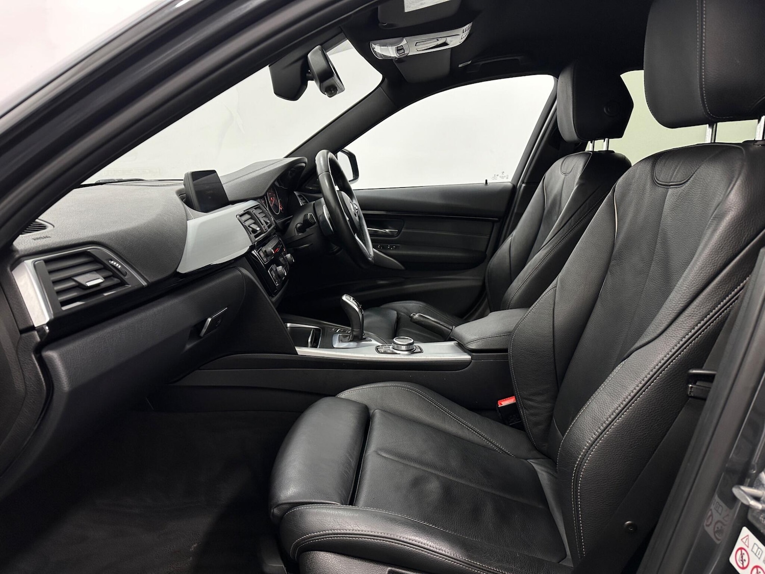 Used BMW 3 Series 2018 for sale - 76878652: Photo 32