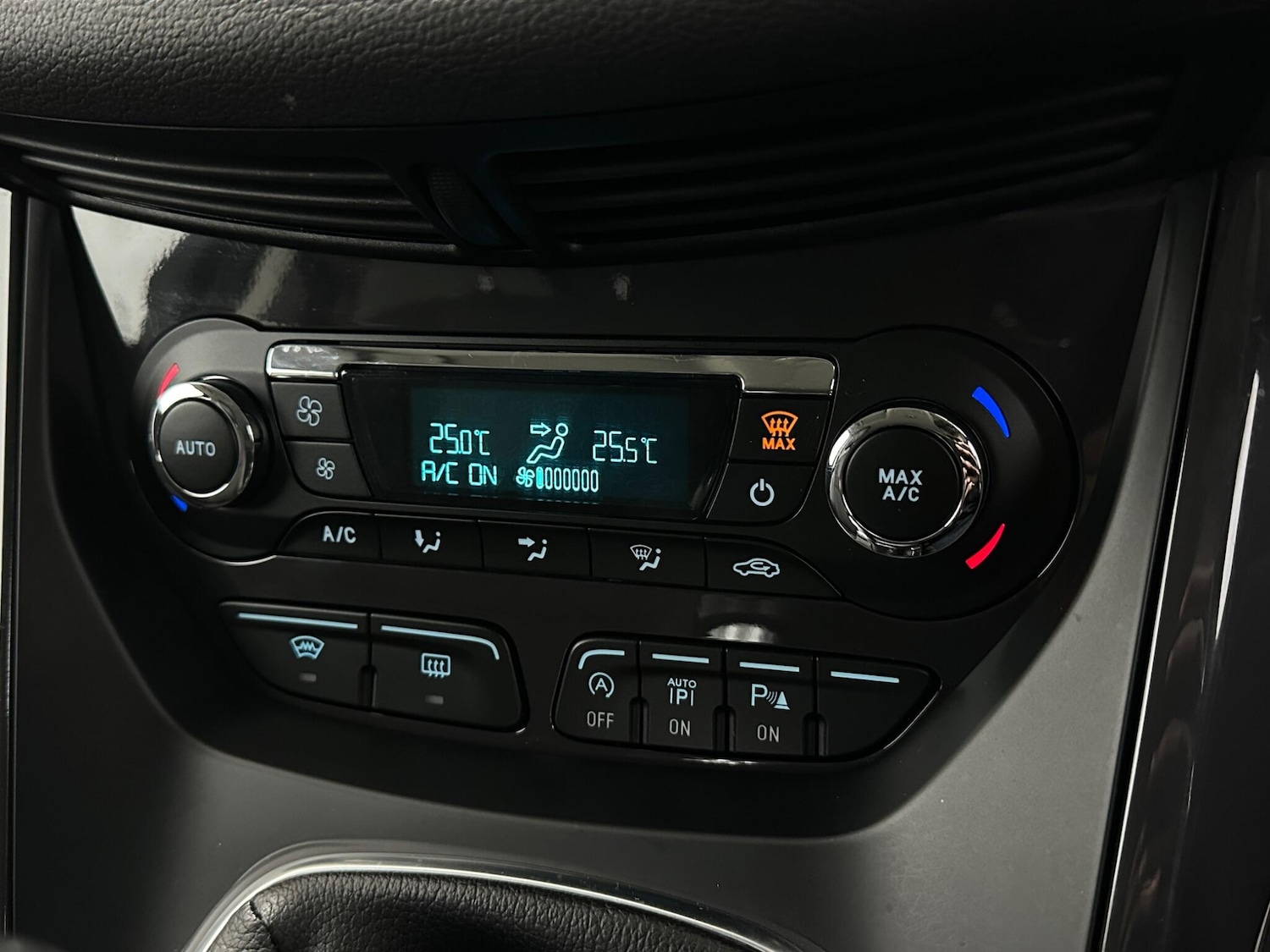 Used Ford Kuga 2015 for sale - 78115874: Photo 21