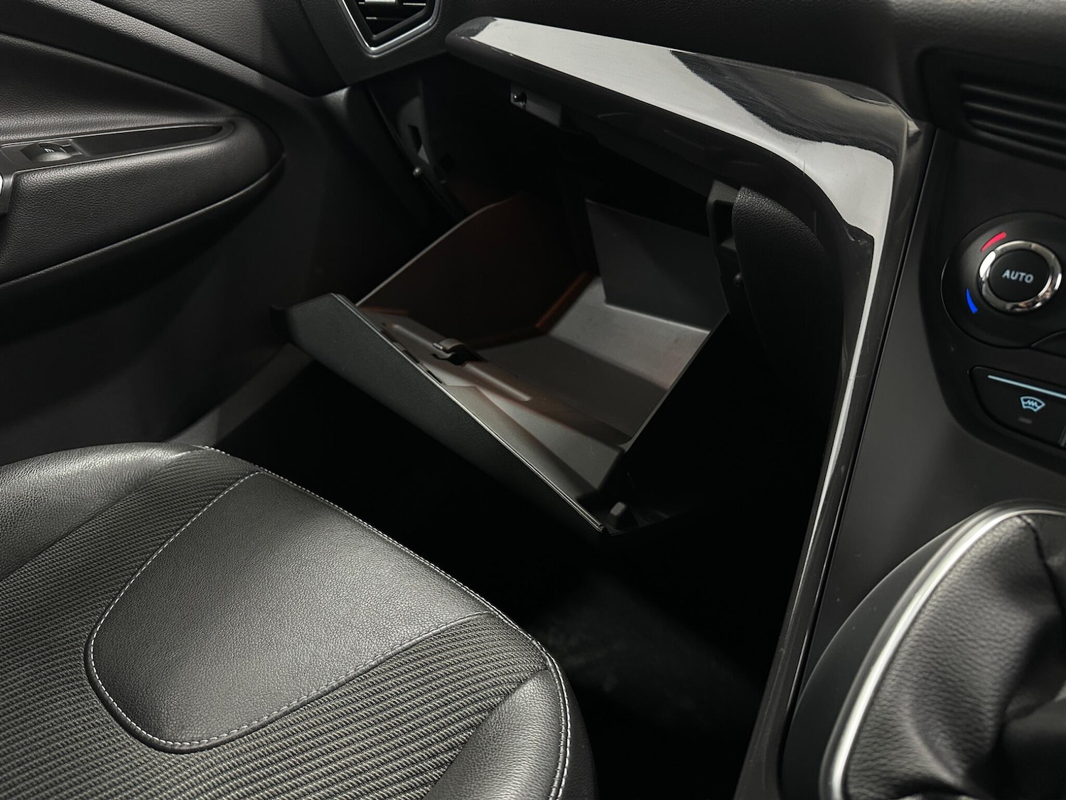 Used Ford Kuga 2015 for sale - 78115874: Photo 27