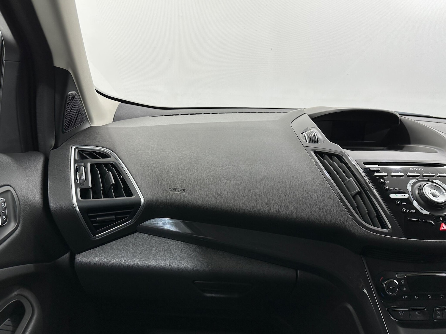 Used Ford Kuga 2015 for sale - 78115874: Photo 28