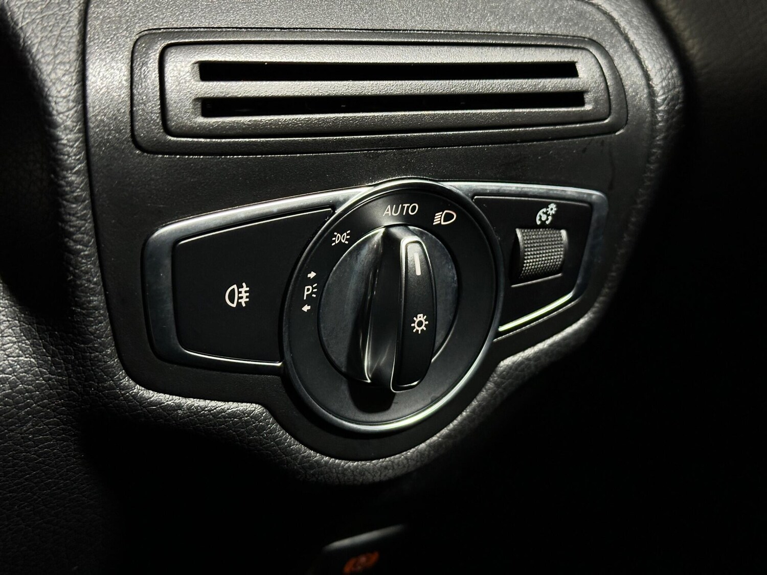 Used Mercedes-Benz GLC 2019 for sale - 77658928: Photo 18