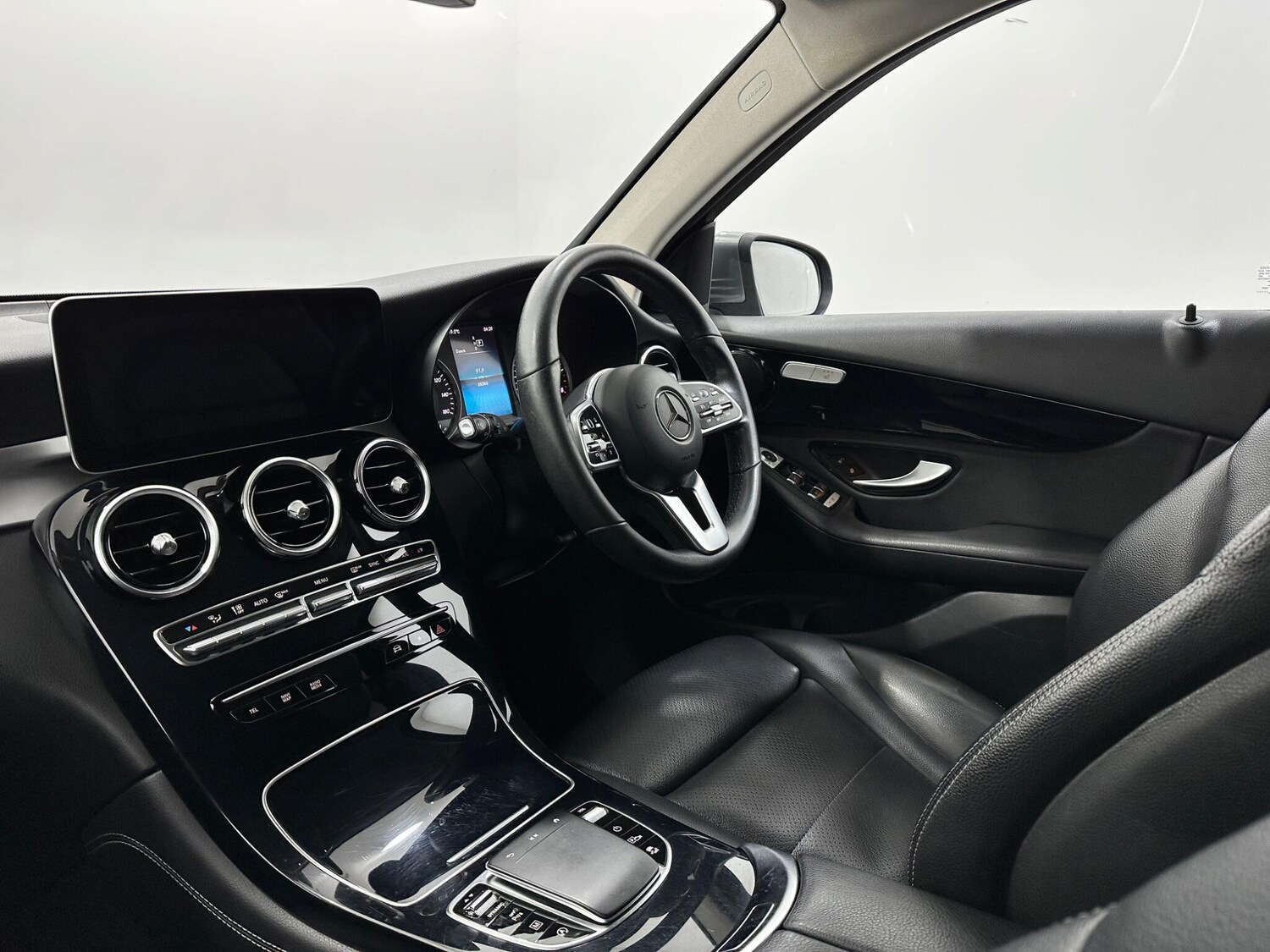 Used Mercedes-Benz GLC 2019 for sale - 77658928: Photo 32