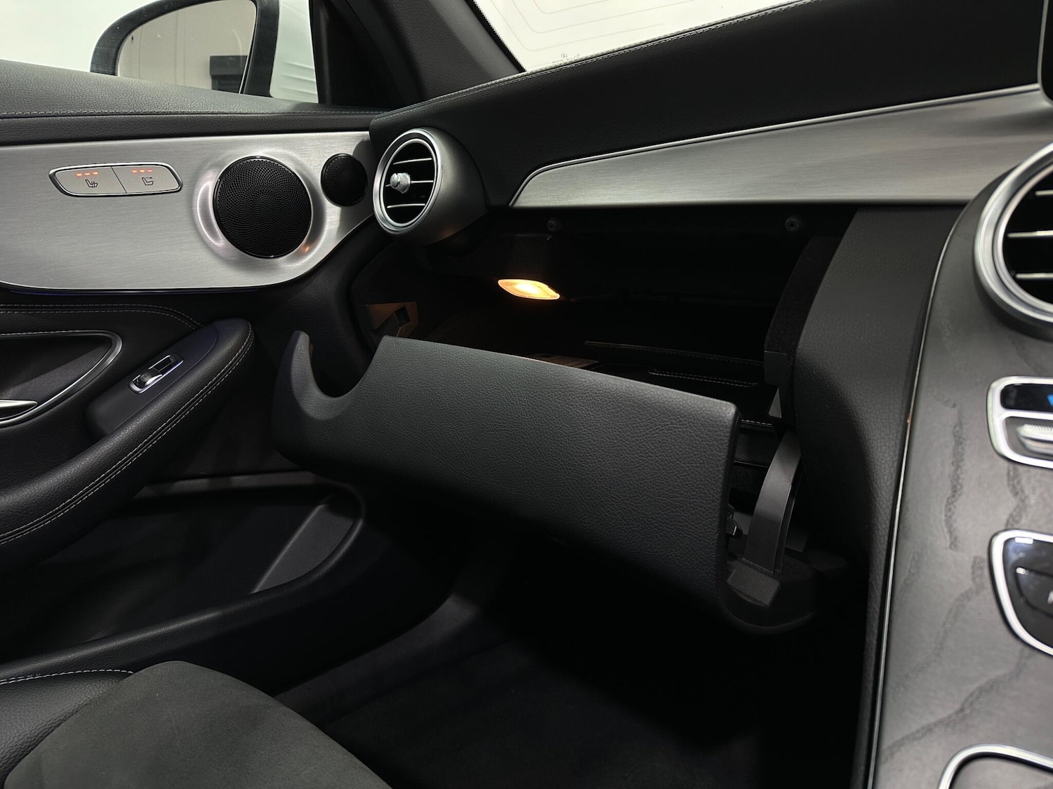 Used Mercedes-Benz C Class 2019 for sale - 76878556: Photo 30