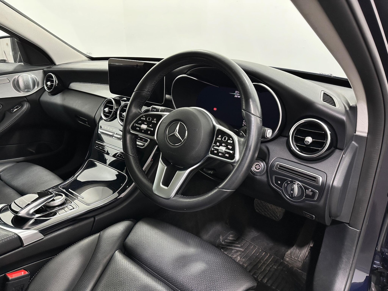 Used Mercedes-Benz C Class 2019 for sale - 77892699: Photo 11