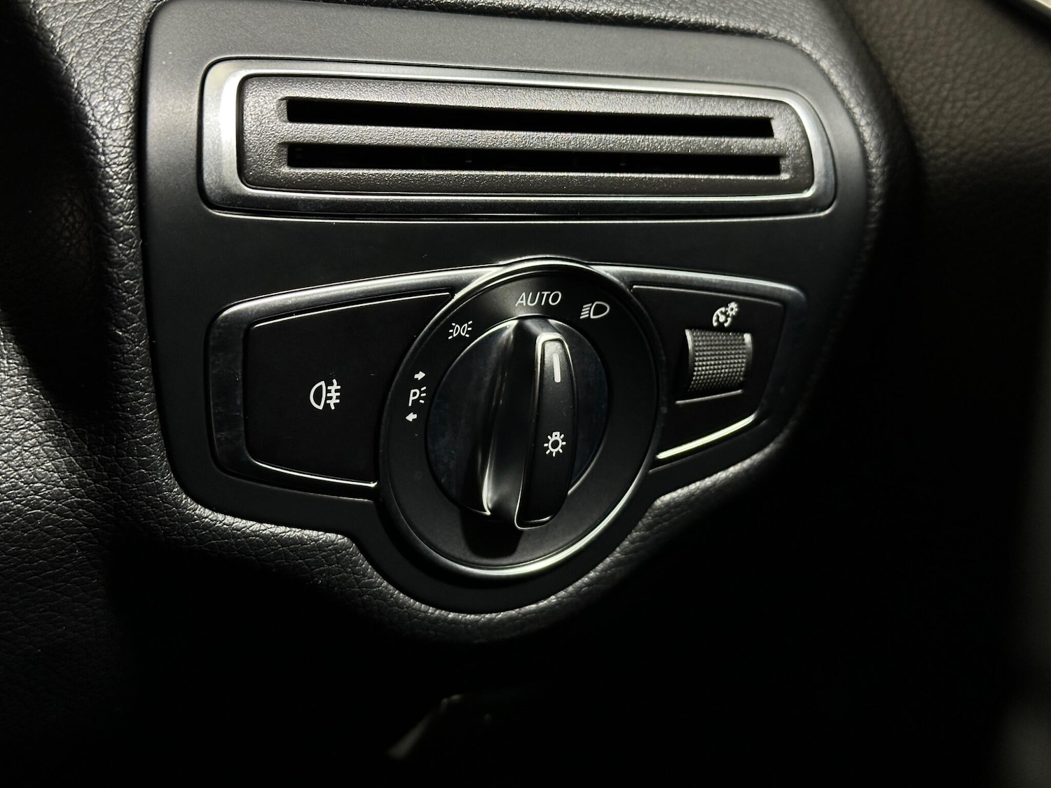 Used Mercedes-Benz C Class 2019 for sale - 77892699: Photo 18