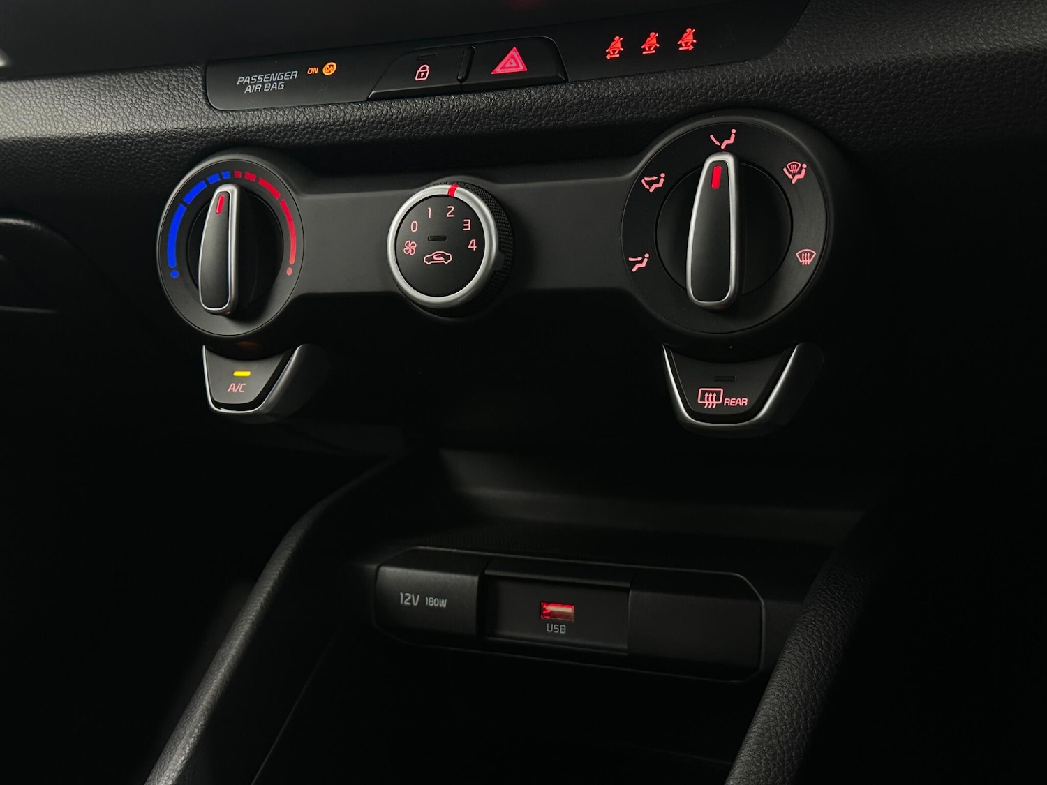 Used Kia Stonic 2022 for sale - 77144135: Photo 19