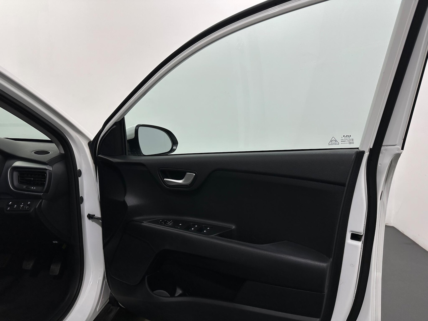 Used Kia Stonic 2022 for sale - 77144135: Photo 28