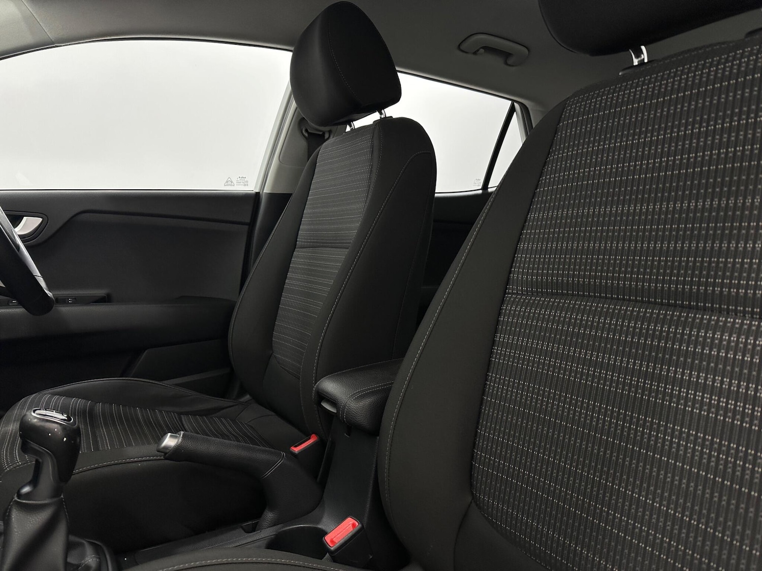 Used Kia Stonic 2022 for sale - 77144135: Photo 30