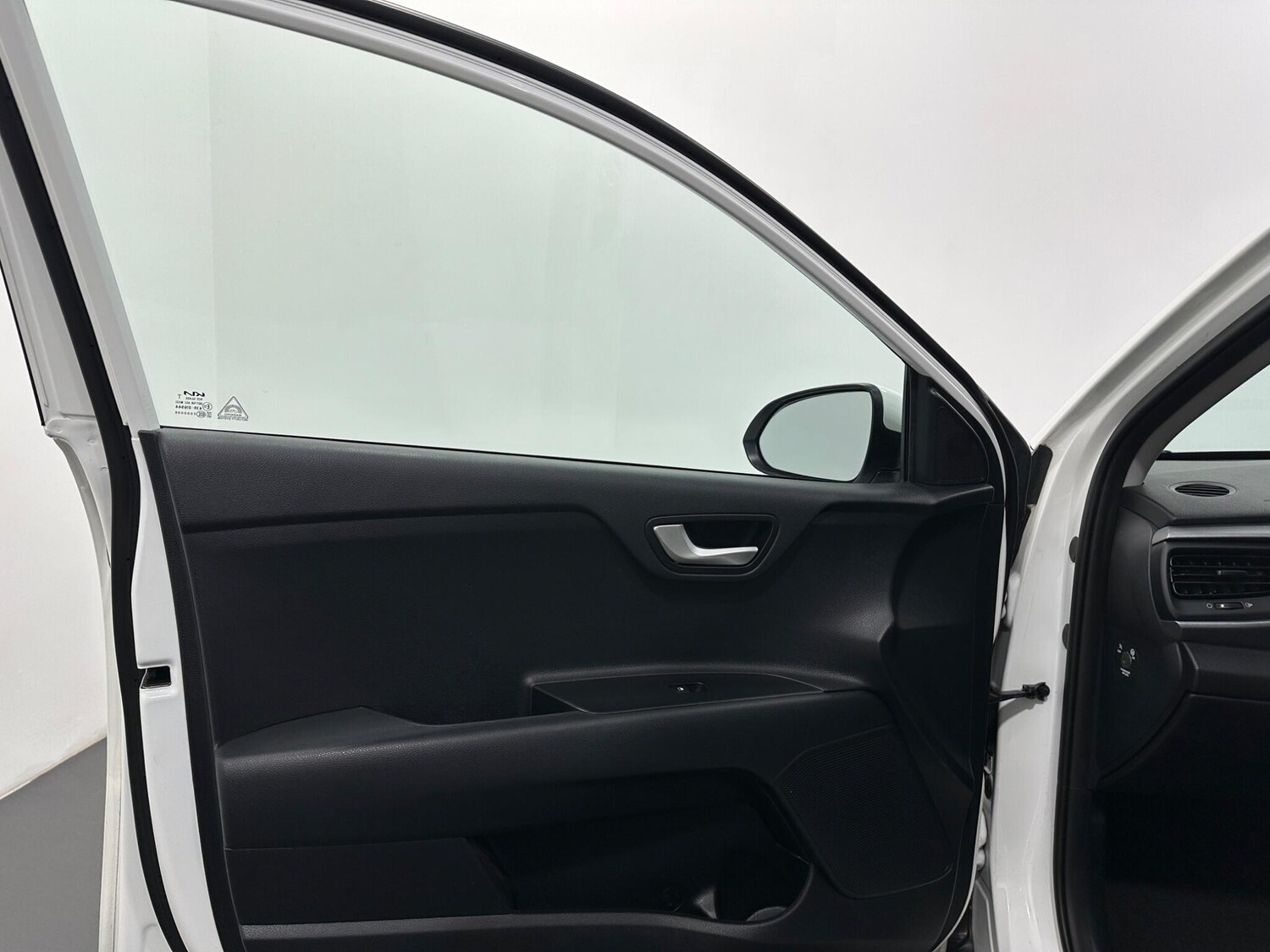 Used Kia Stonic 2022 for sale - 77144135: Photo 32