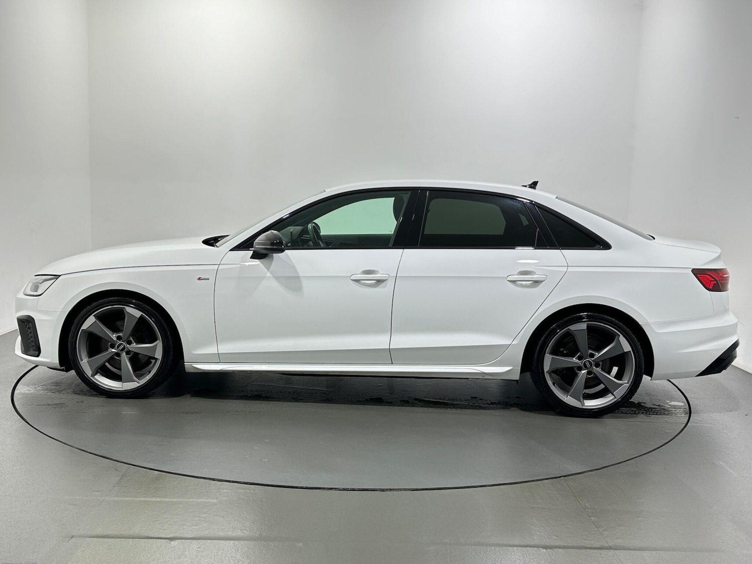 Used Audi A4 2021 for sale - 76990636: Photo 5