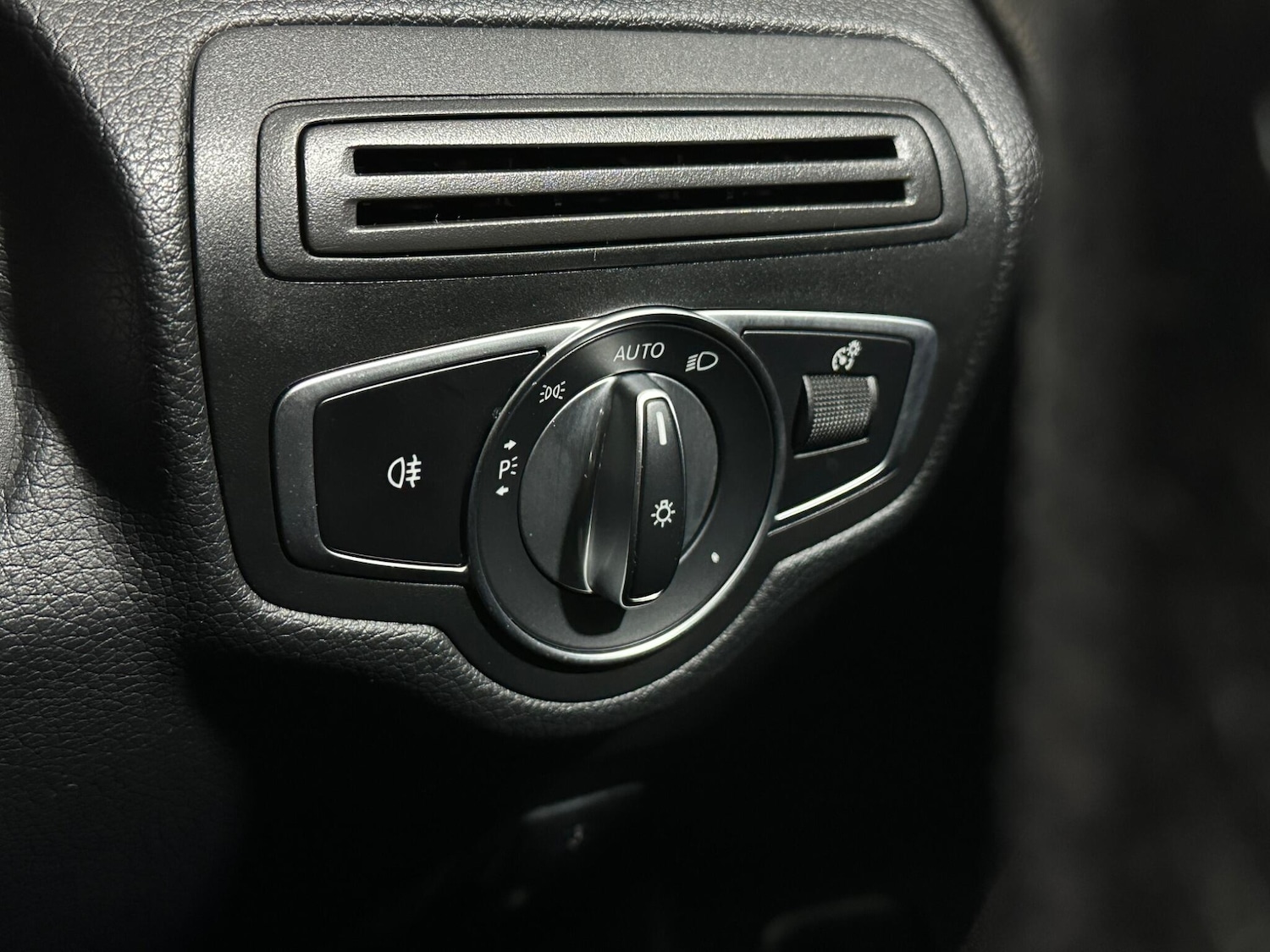 Used Mercedes-Benz GLC 2020 for sale - 76878582: Photo 17