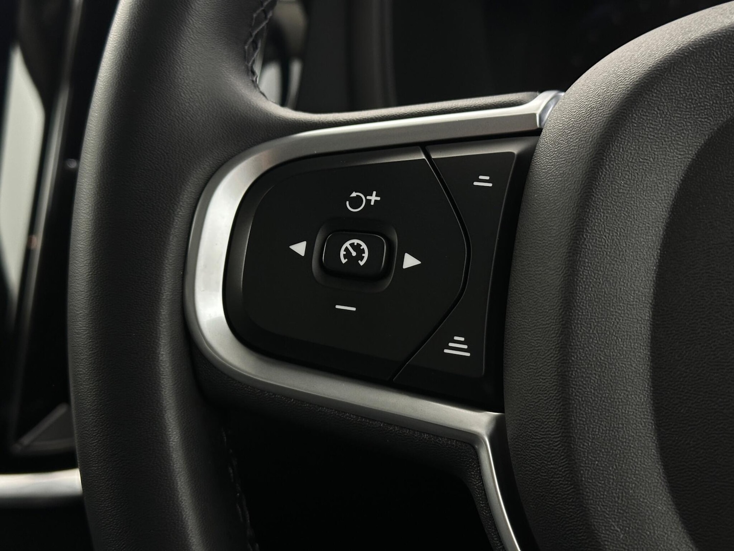 Used Volvo V60 2022 for sale - 77387523: Photo 14