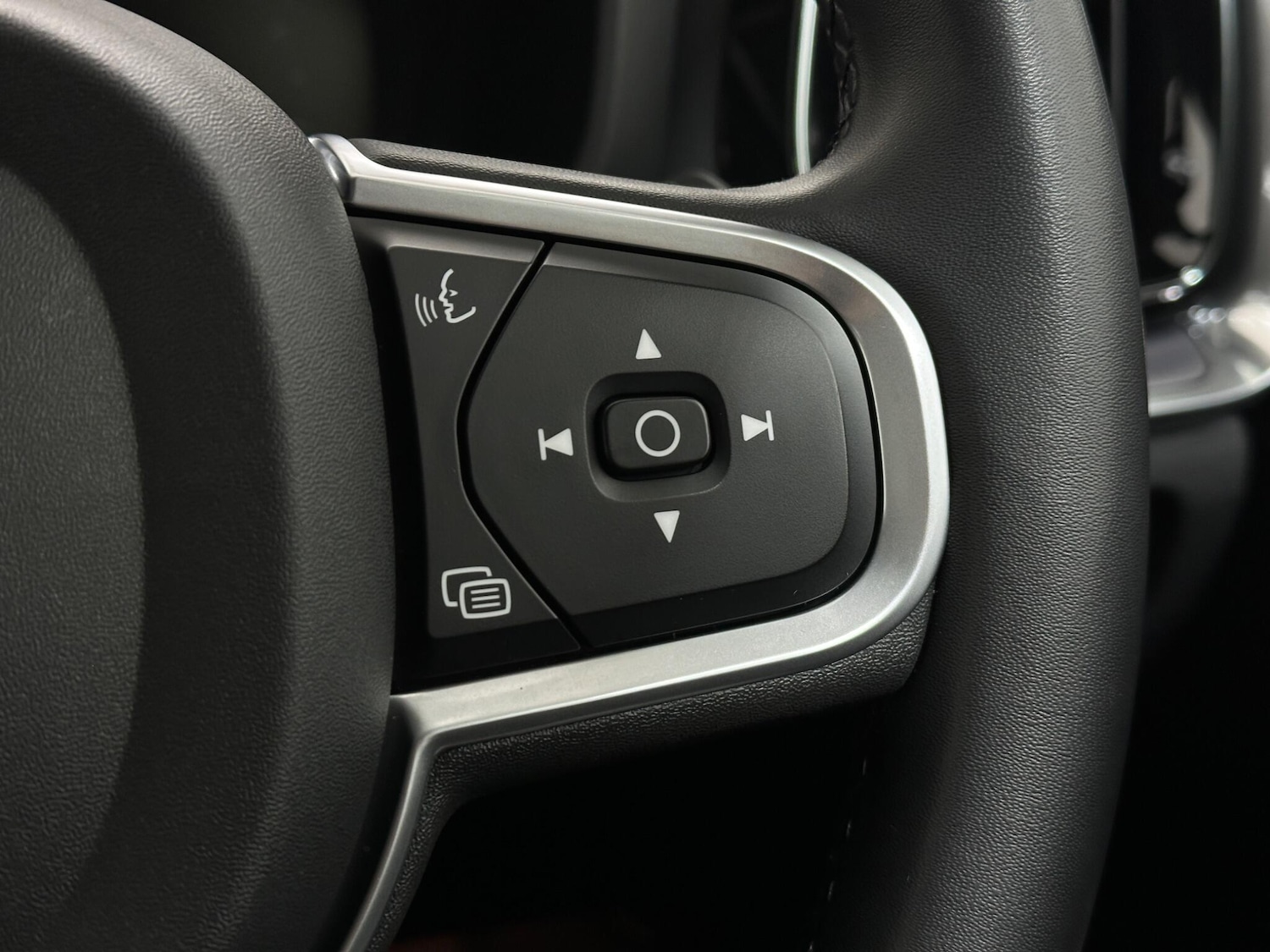 Used Volvo V60 2022 for sale - 77387523: Photo 15