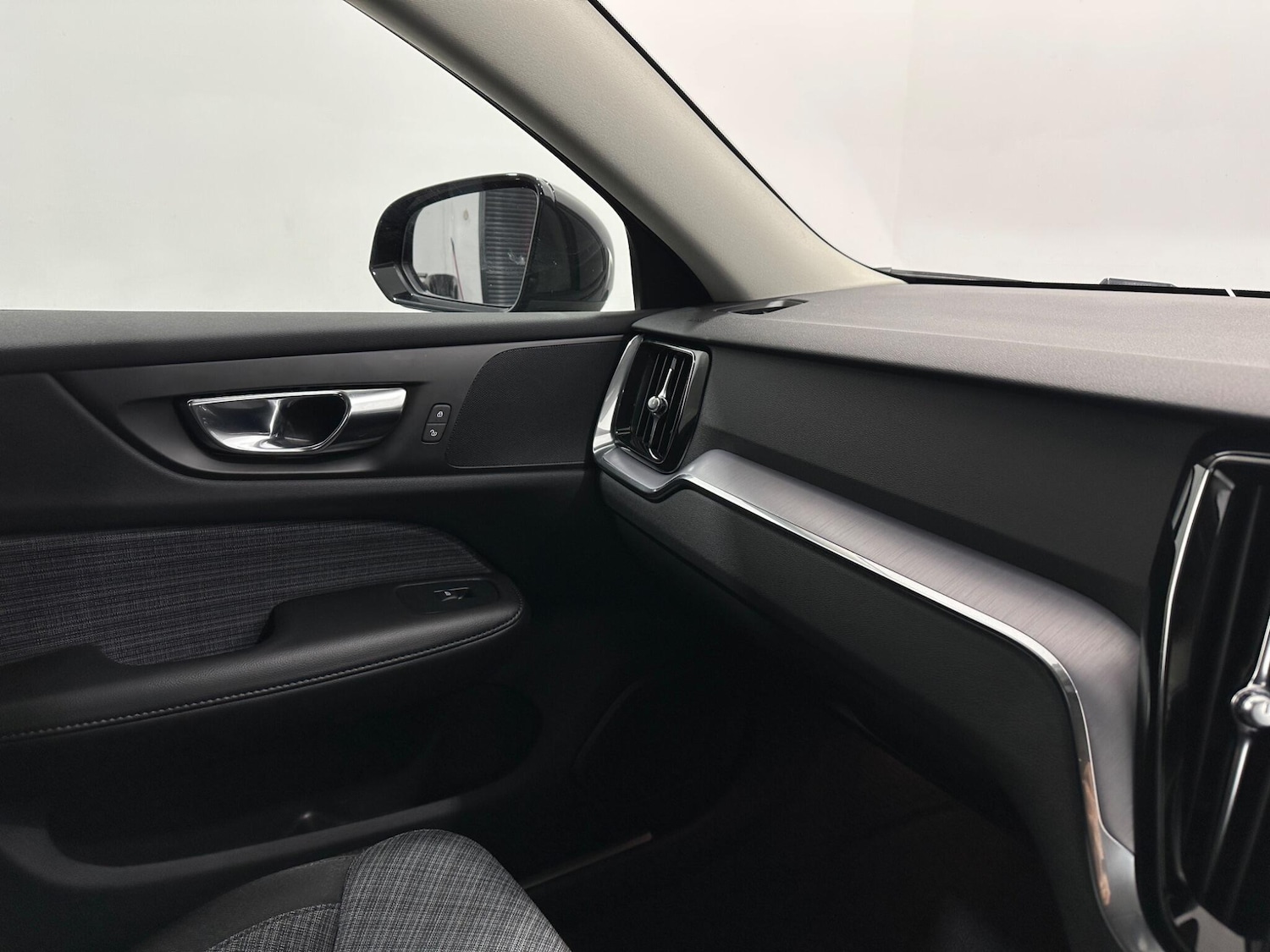 Used Volvo V60 2022 for sale - 77387523: Photo 25