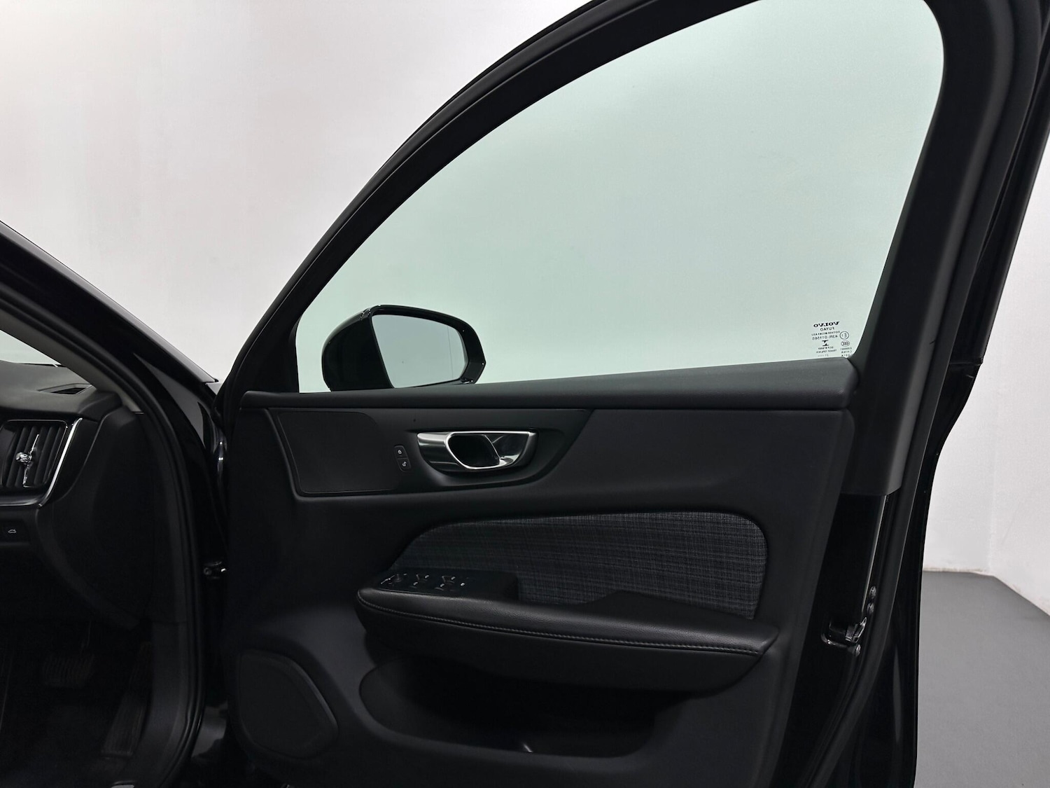 Used Volvo V60 2022 for sale - 77387523: Photo 32