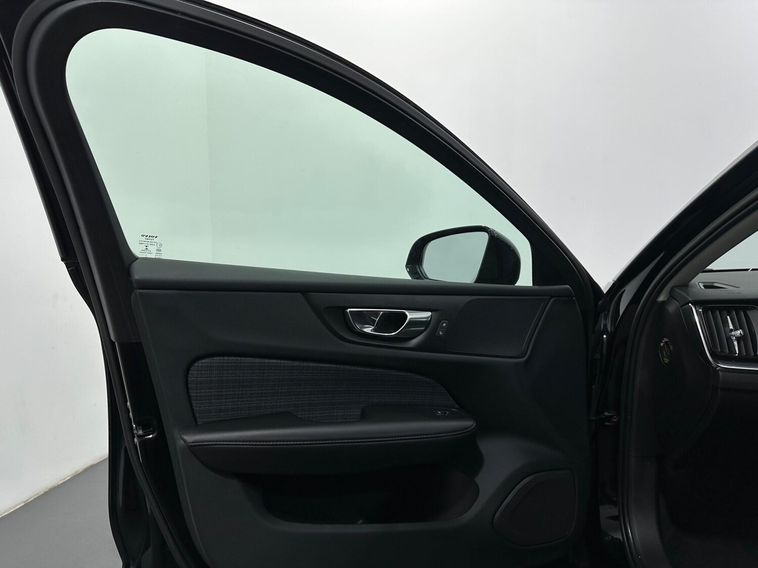 Used Volvo V60 2022 for sale - 77387523: Photo 36