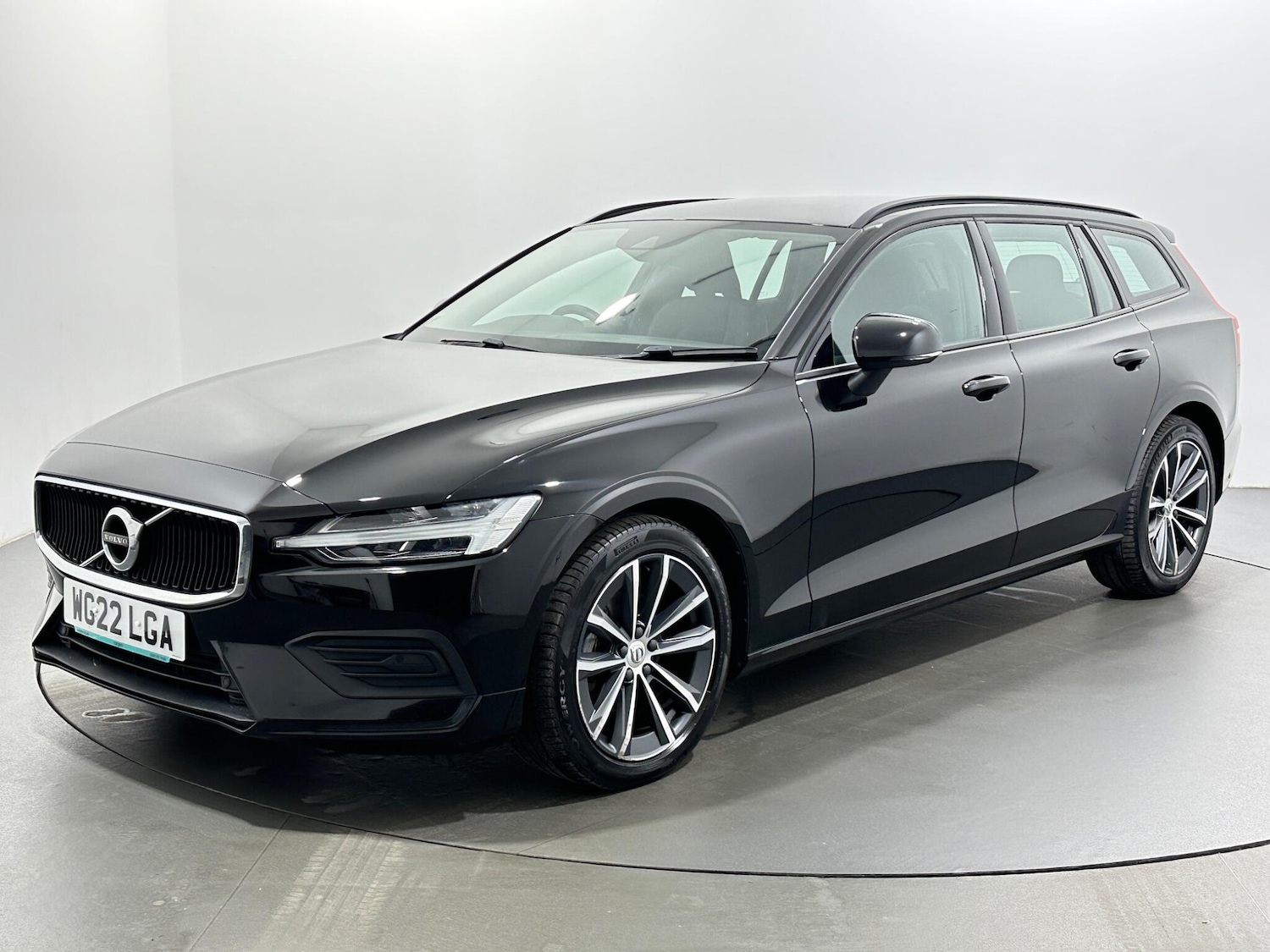 Used Volvo V60 2022 for sale - 77387523: Photo 4