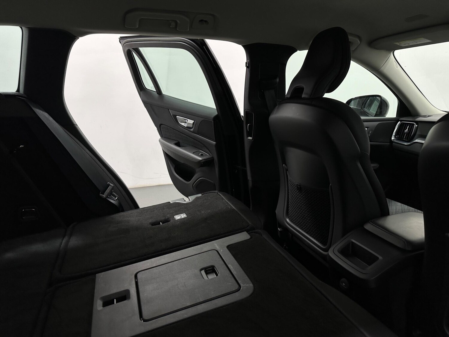 Used Volvo V60 2022 for sale - 77387523: Photo 45