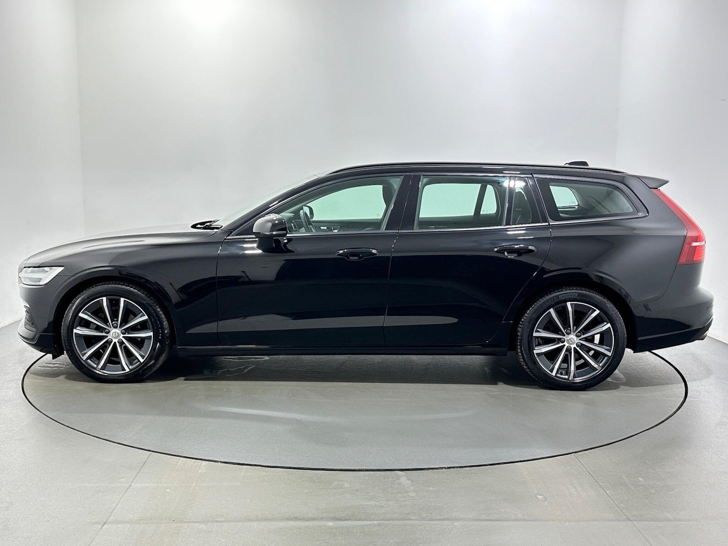 Used Volvo V60 2022 for sale - 77387523: Photo 5