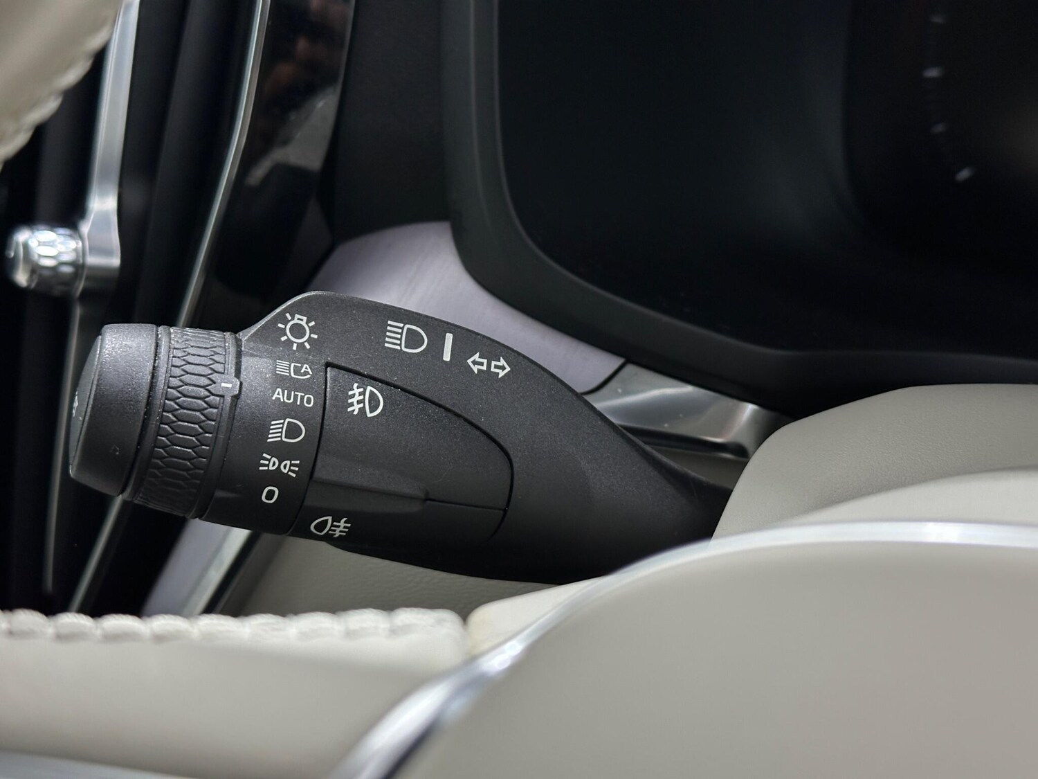 Used Volvo V60 2019 for sale - 77511472: Photo 13