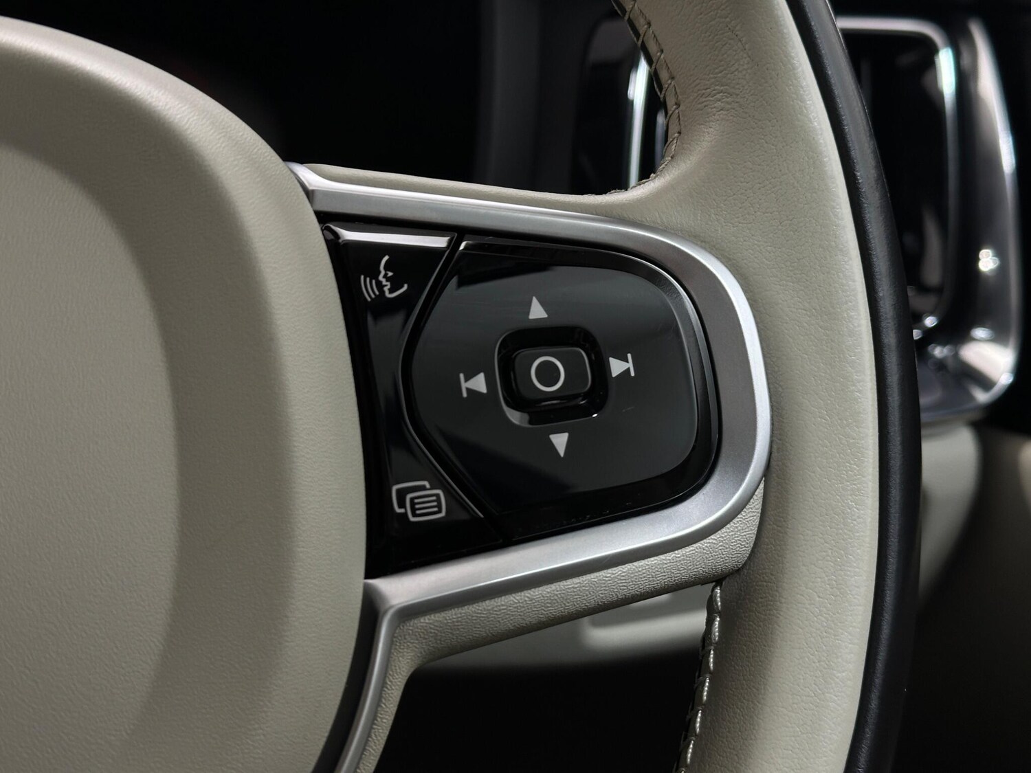 Used Volvo V60 2019 for sale - 77511472: Photo 15