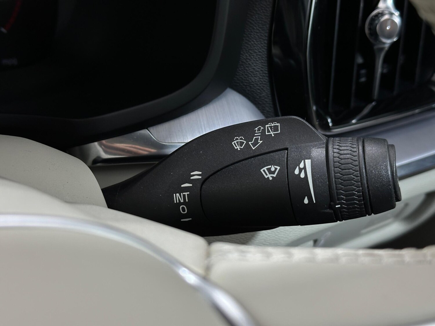 Used Volvo V60 2019 for sale - 77511472: Photo 16