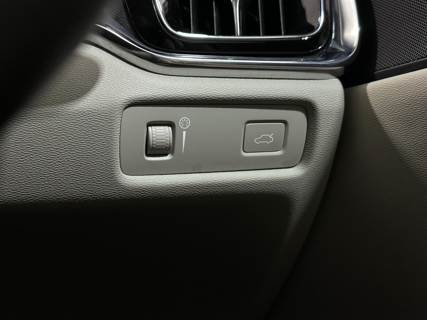 Used Volvo V60 2019 for sale - 77511472: Photo 17