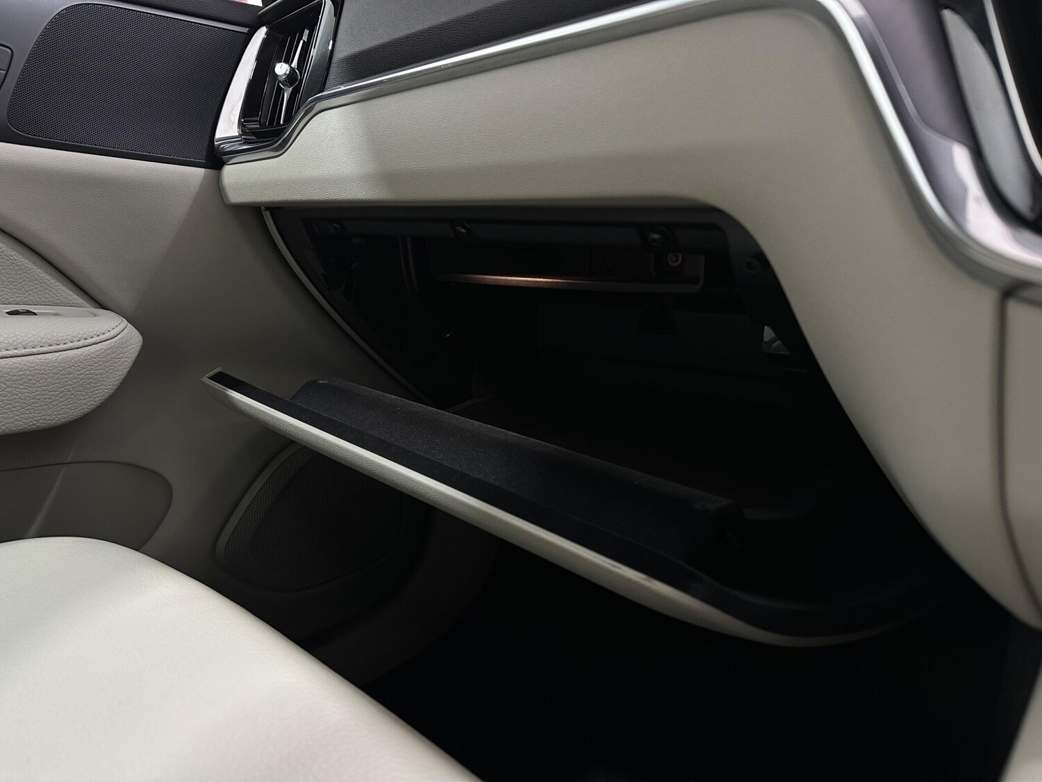 Used Volvo V60 2019 for sale - 77511472: Photo 28