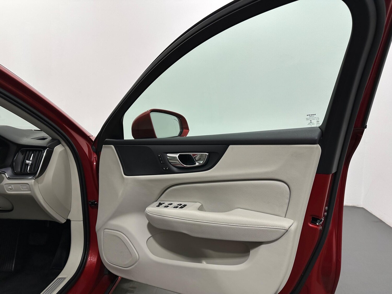 Used Volvo V60 2019 for sale - 77511472: Photo 34