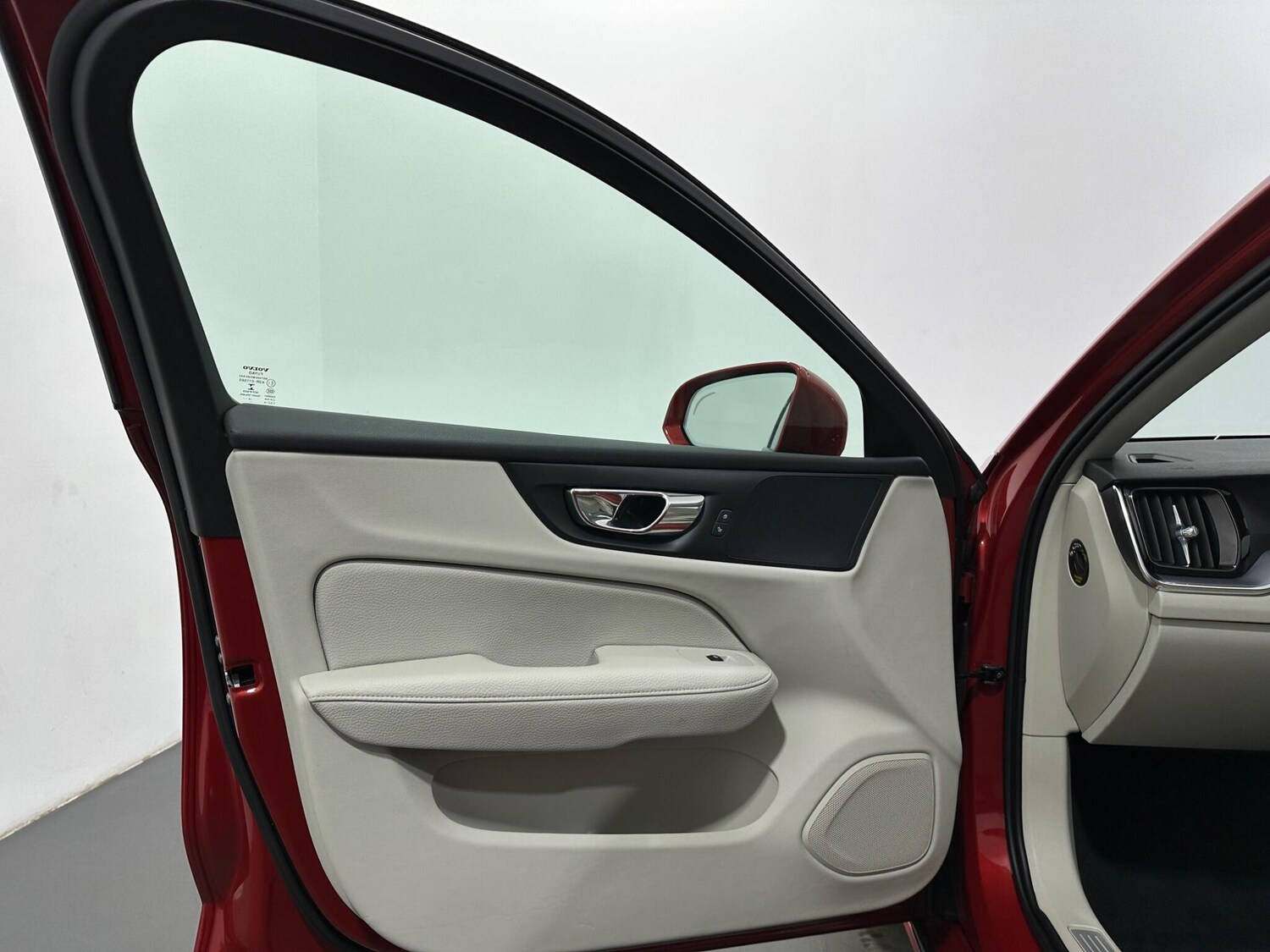 Used Volvo V60 2019 for sale - 77511472: Photo 38