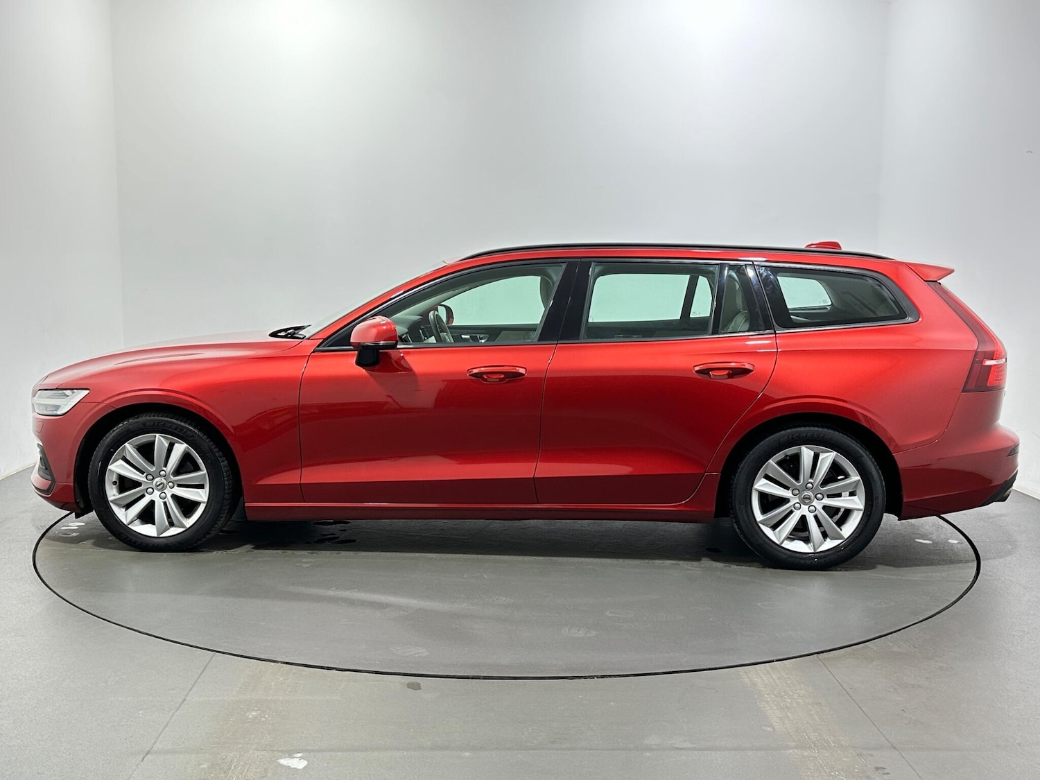 Used Volvo V60 2019 for sale - 77511472: Photo 5