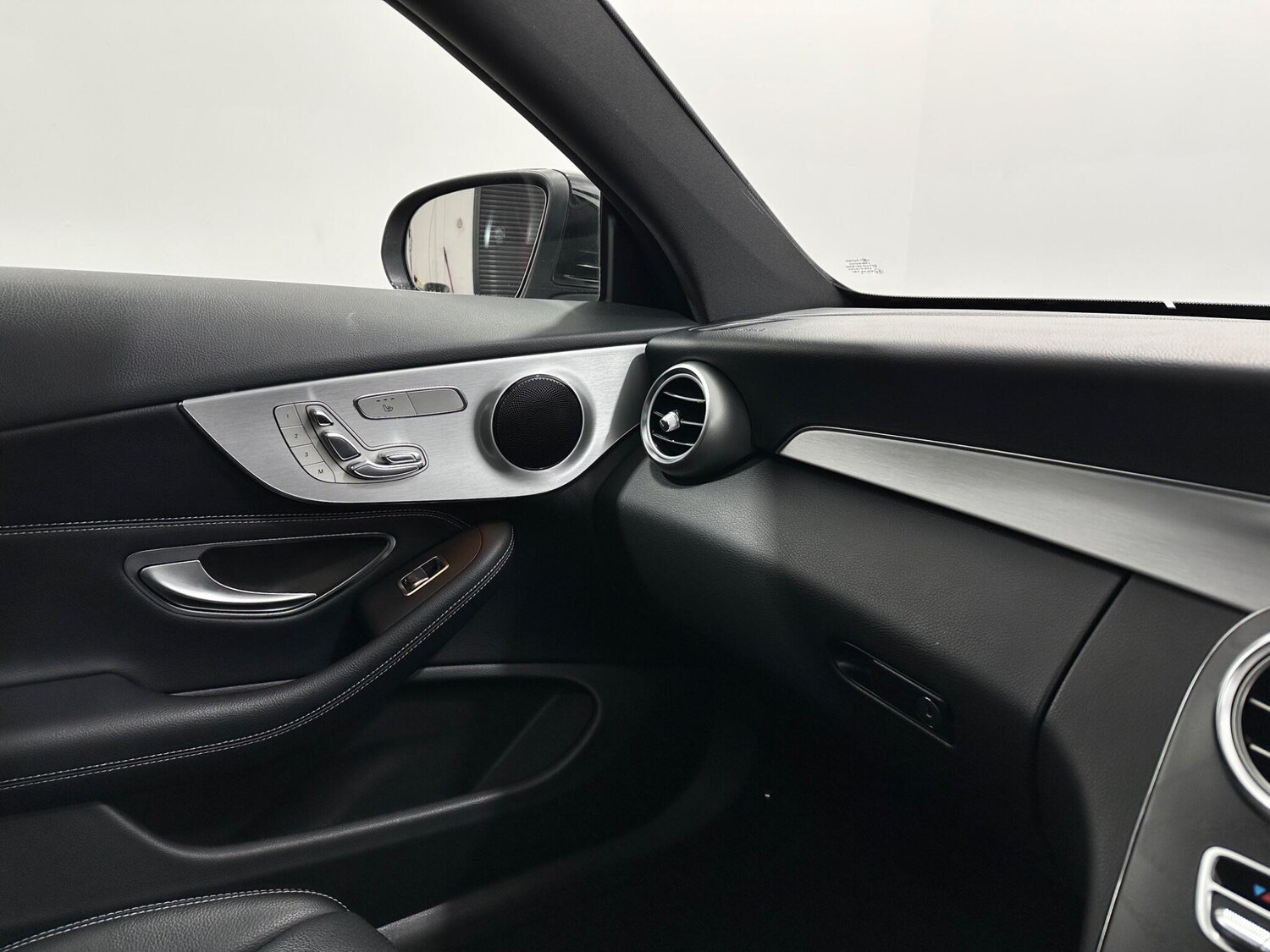 Used Mercedes-Benz C Class 2018 for sale - 77908533: Photo 27