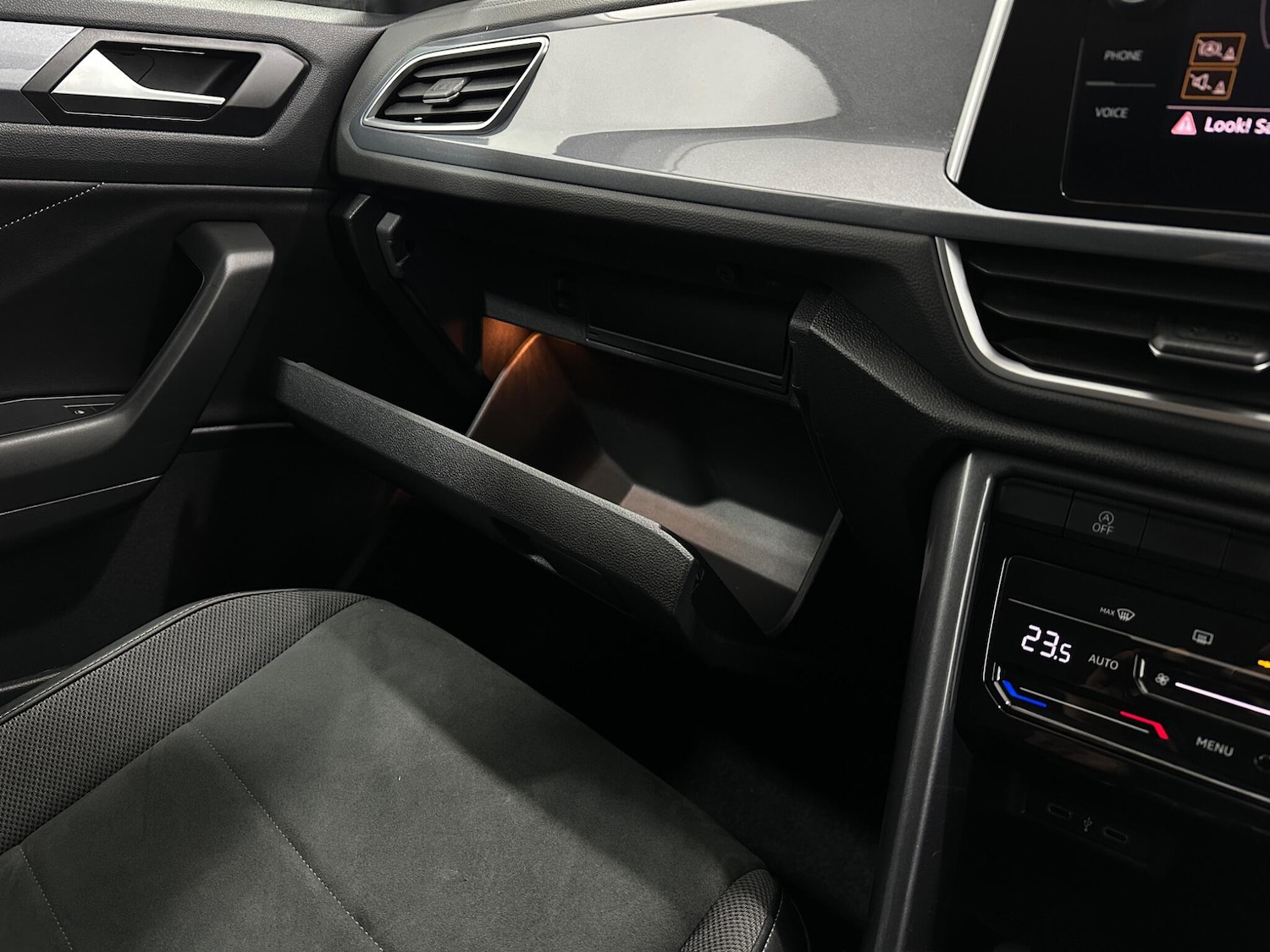 Used Volkswagen T-Roc 2023 for sale - 77454981: Photo 28