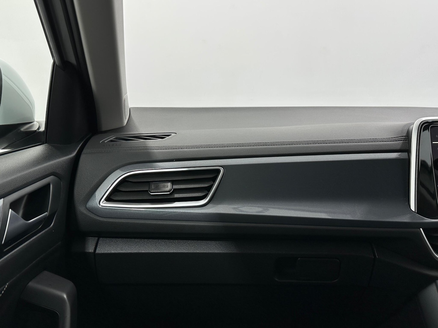 Used Volkswagen T-Roc 2023 for sale - 77454981: Photo 29