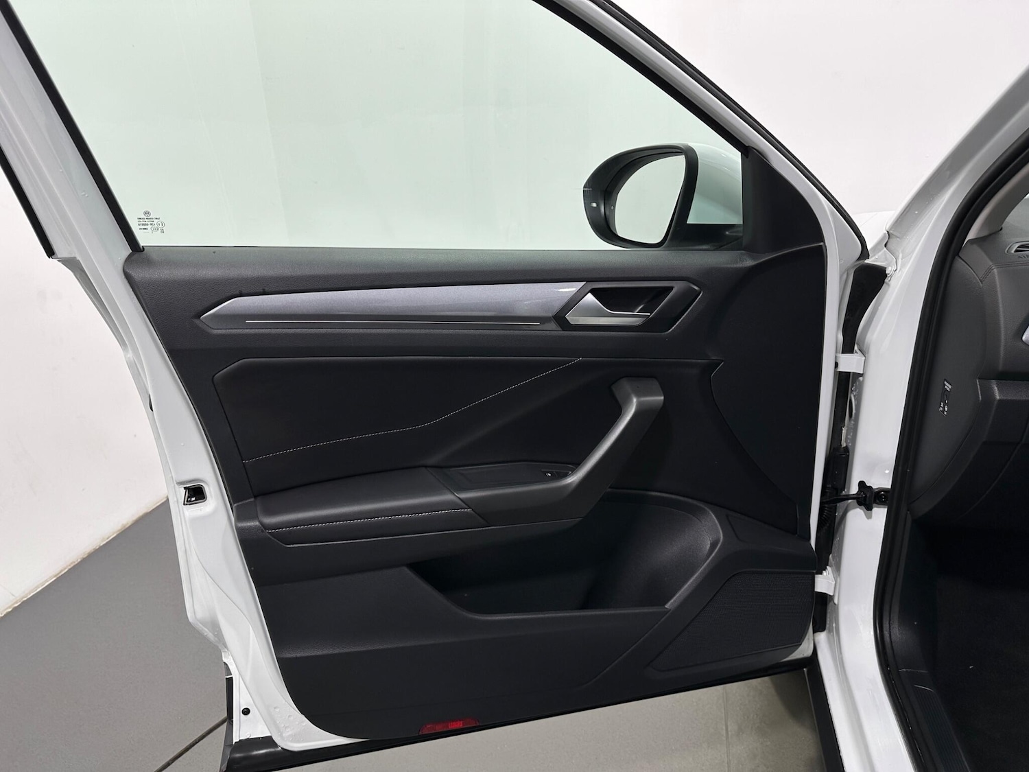 Used Volkswagen T-Roc 2023 for sale - 77454981: Photo 37