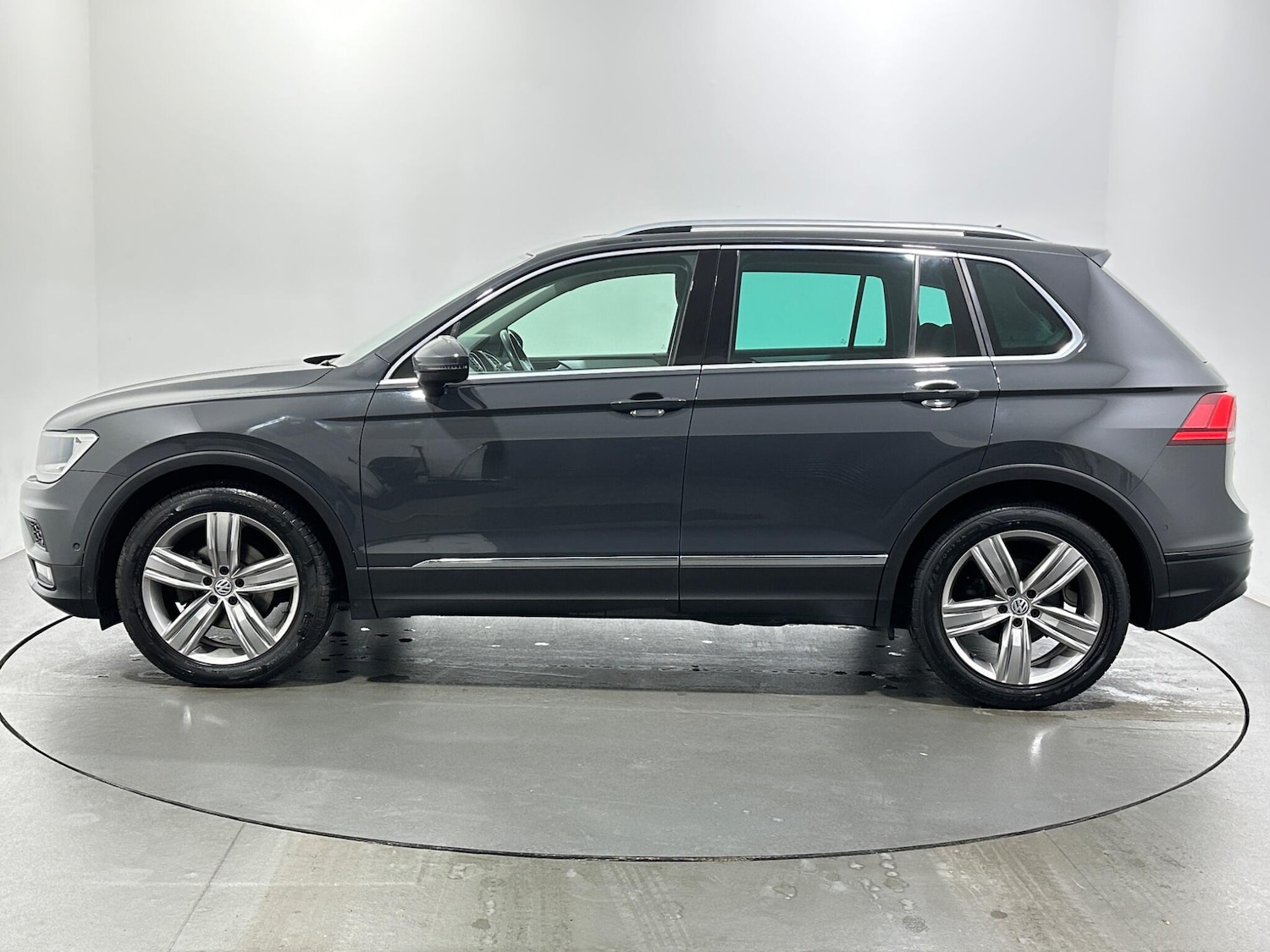 Used Volkswagen Tiguan 2019 for sale - 76878864: Photo 5