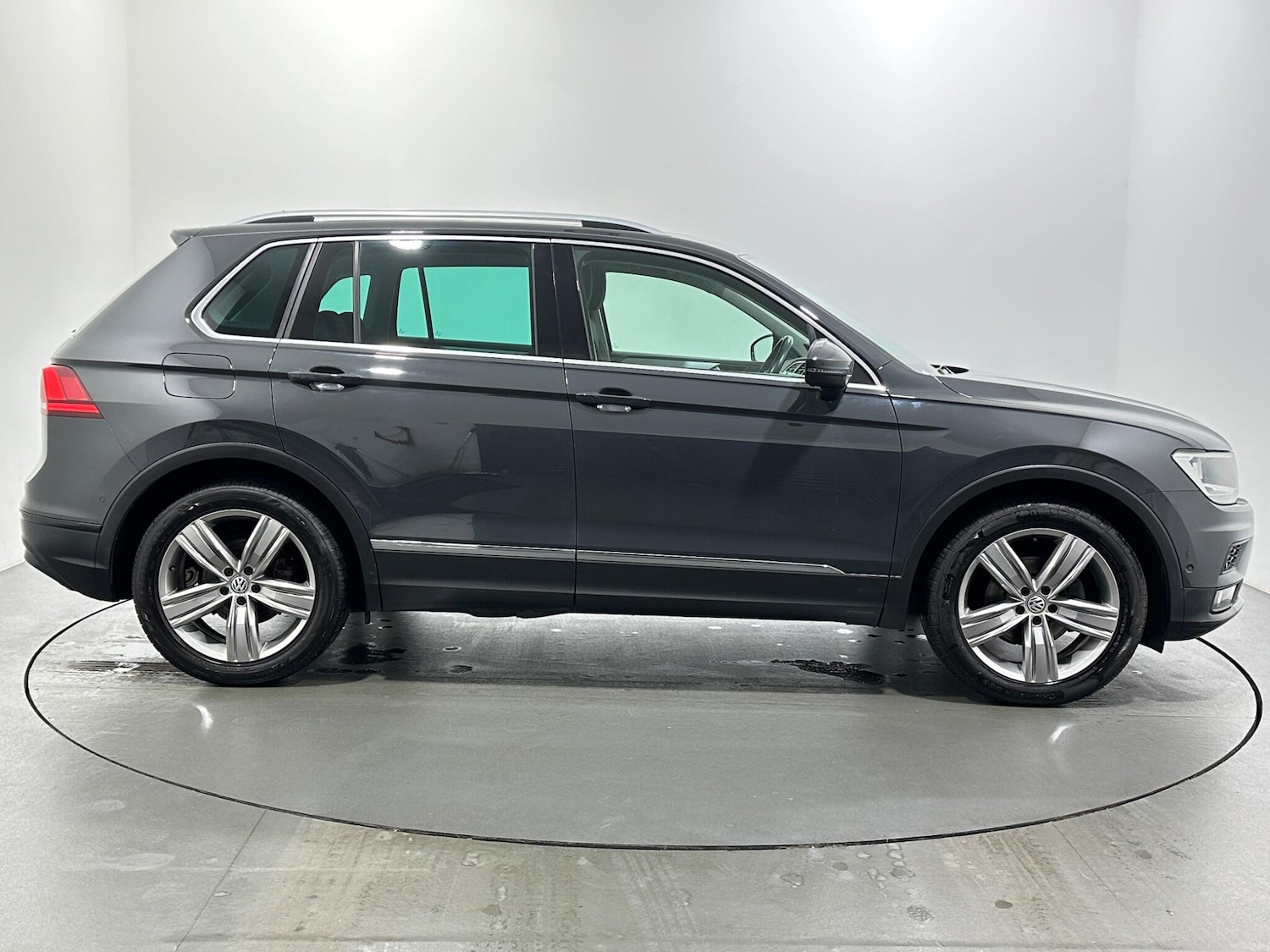 Used Volkswagen Tiguan 2019 for sale - 76878864: Photo 9