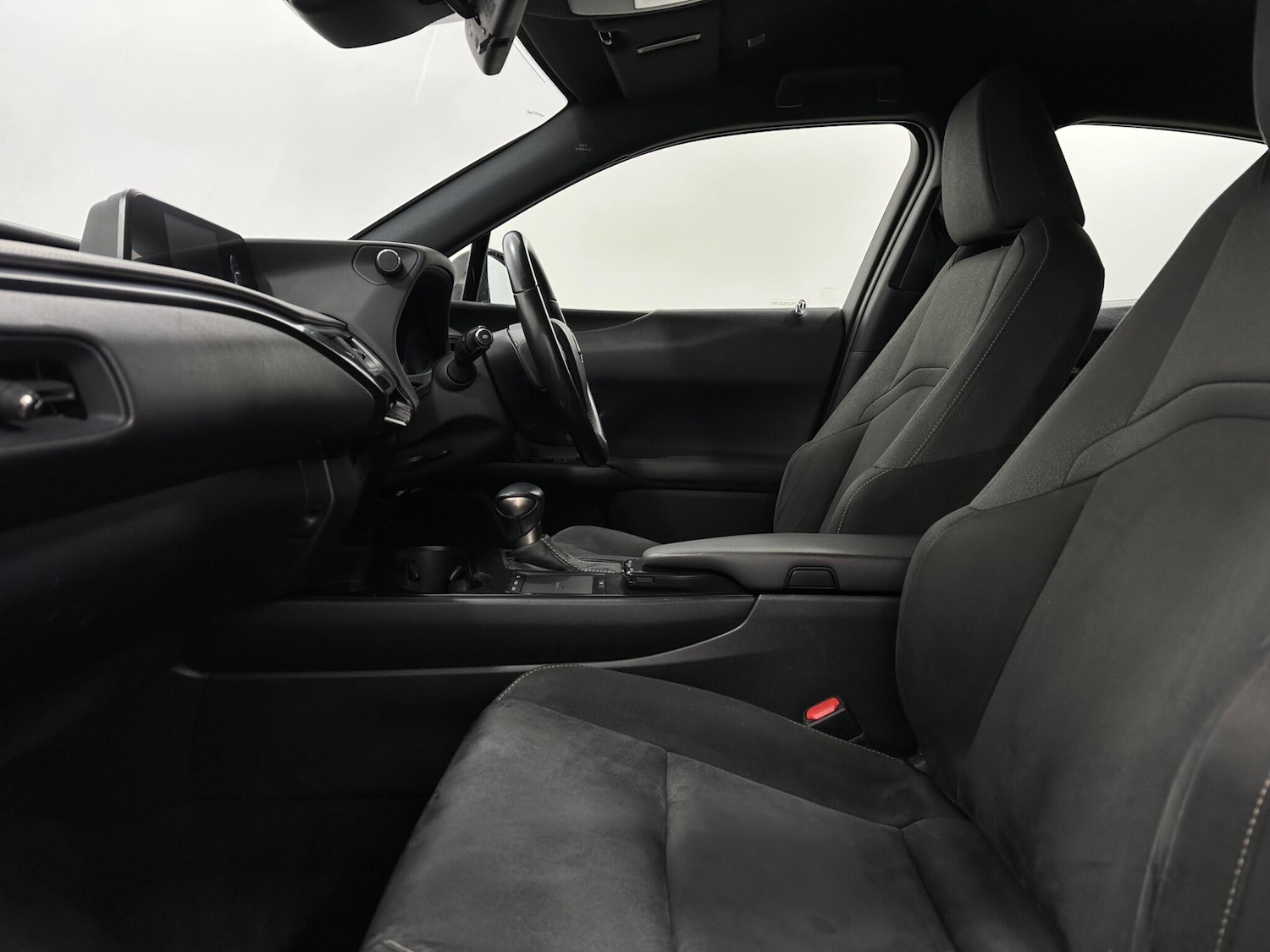 Used Lexus UX 2020 for sale - 77120880: Photo 32